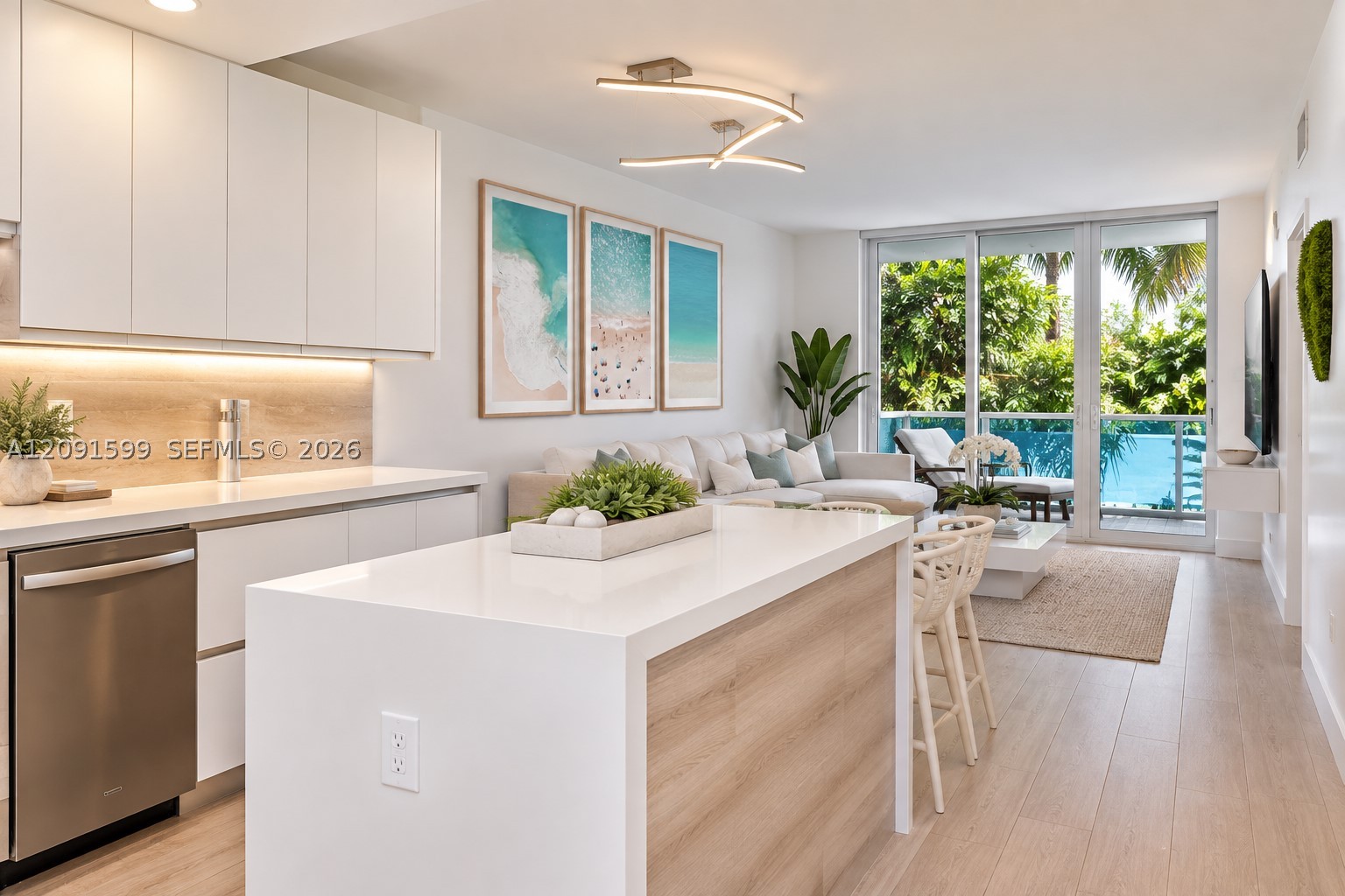 2301 Collins Ave 318 — photo