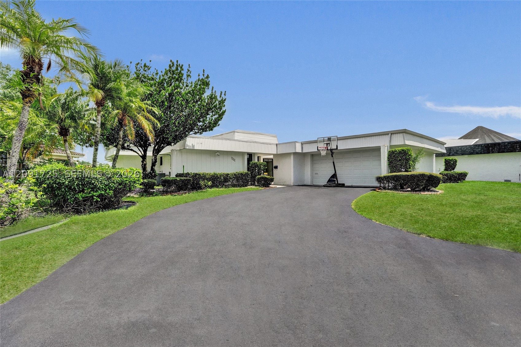 5704 Coco Palm Dr — photo