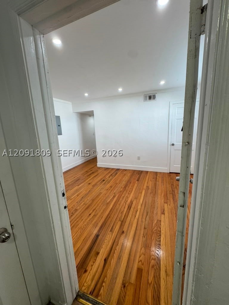 15 Sidonia Ave 2 — photo