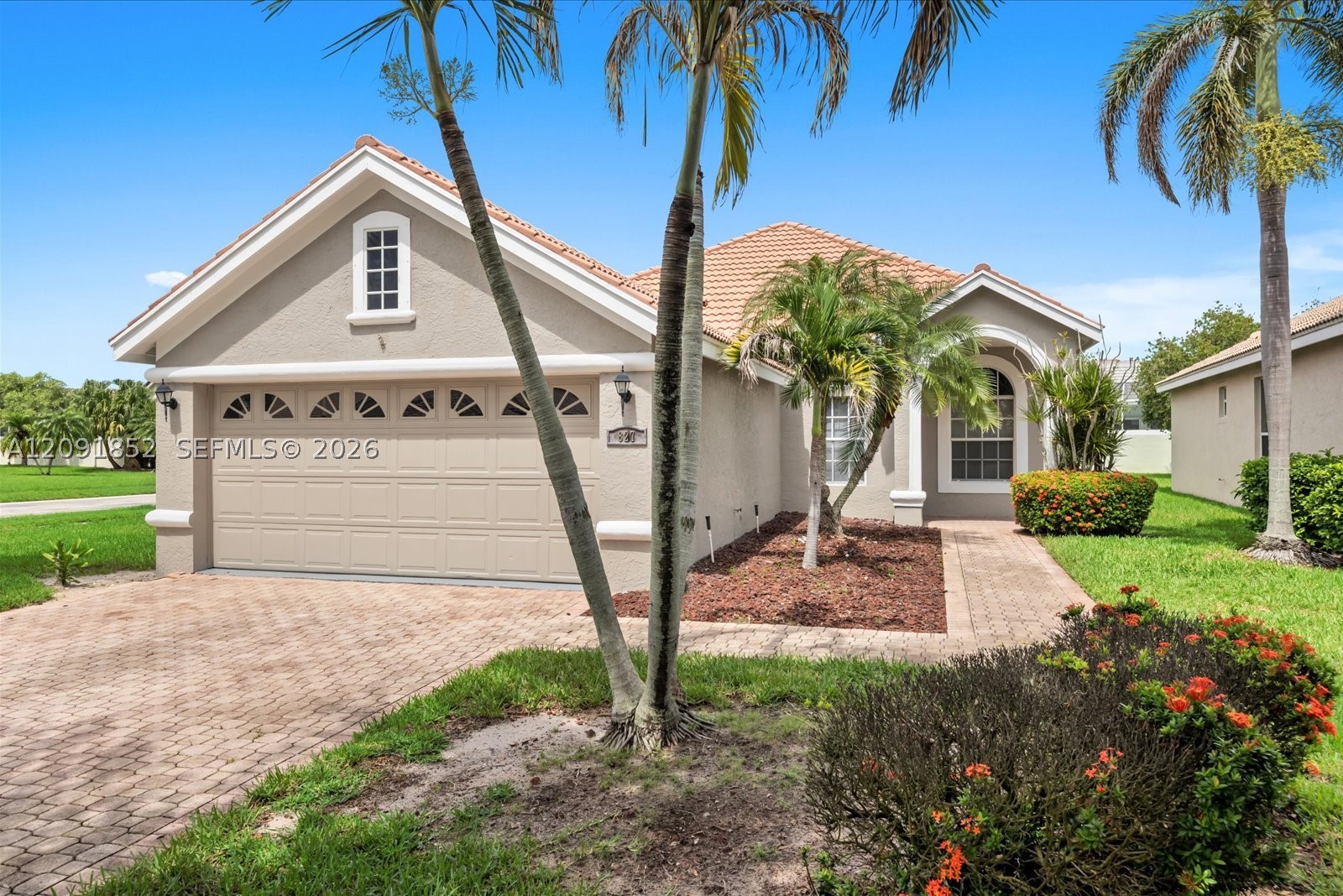 827 SW Lake Charles Cir — photo