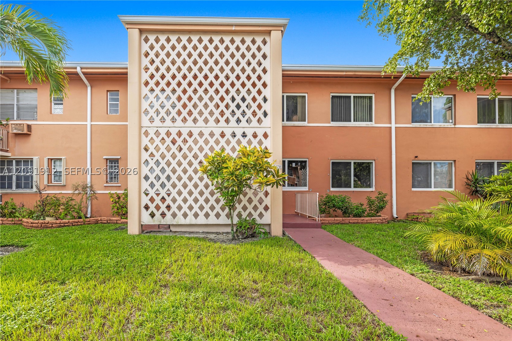 3470 SW 10th St 4 Aka Unit 10B — photo