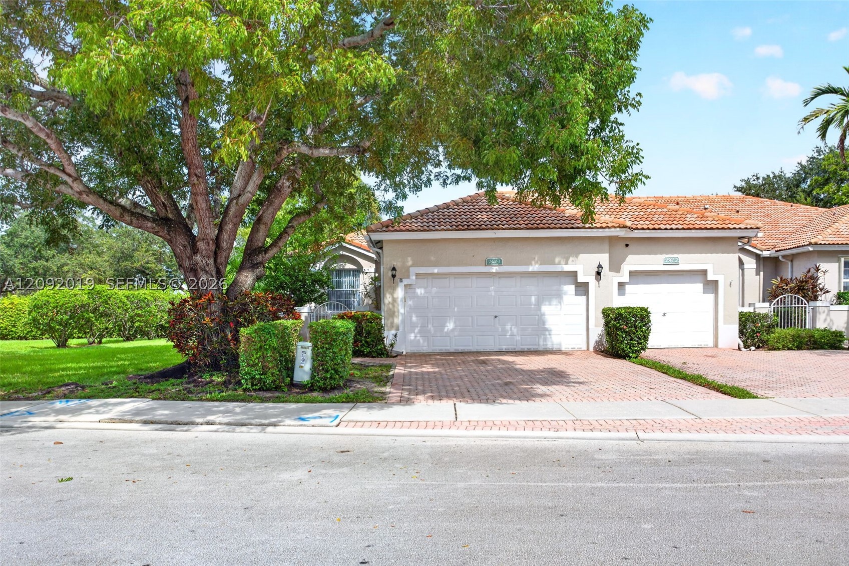 2501 E Aragon Blvd 1 — photo