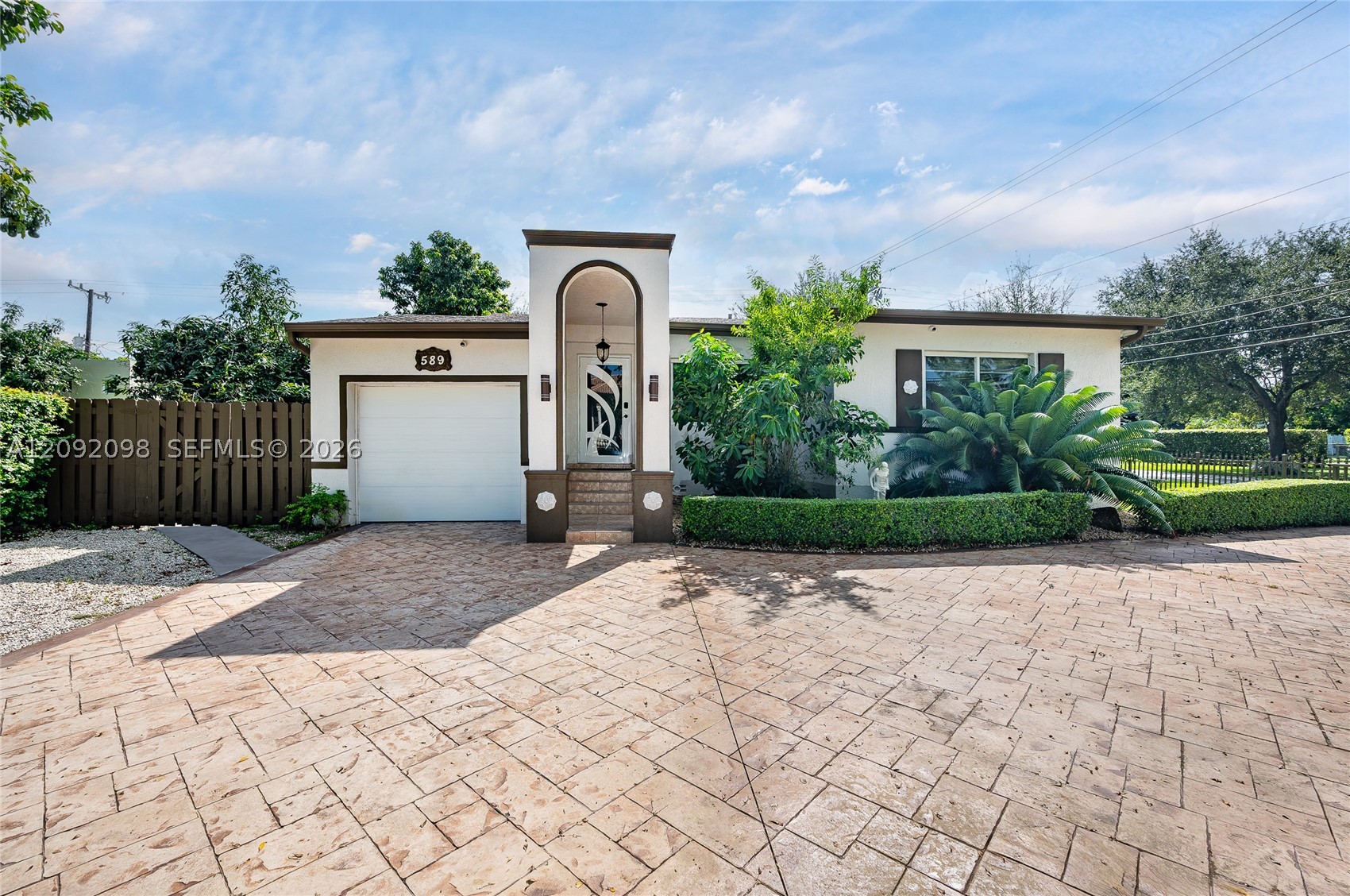 589 Miller Dr — photo