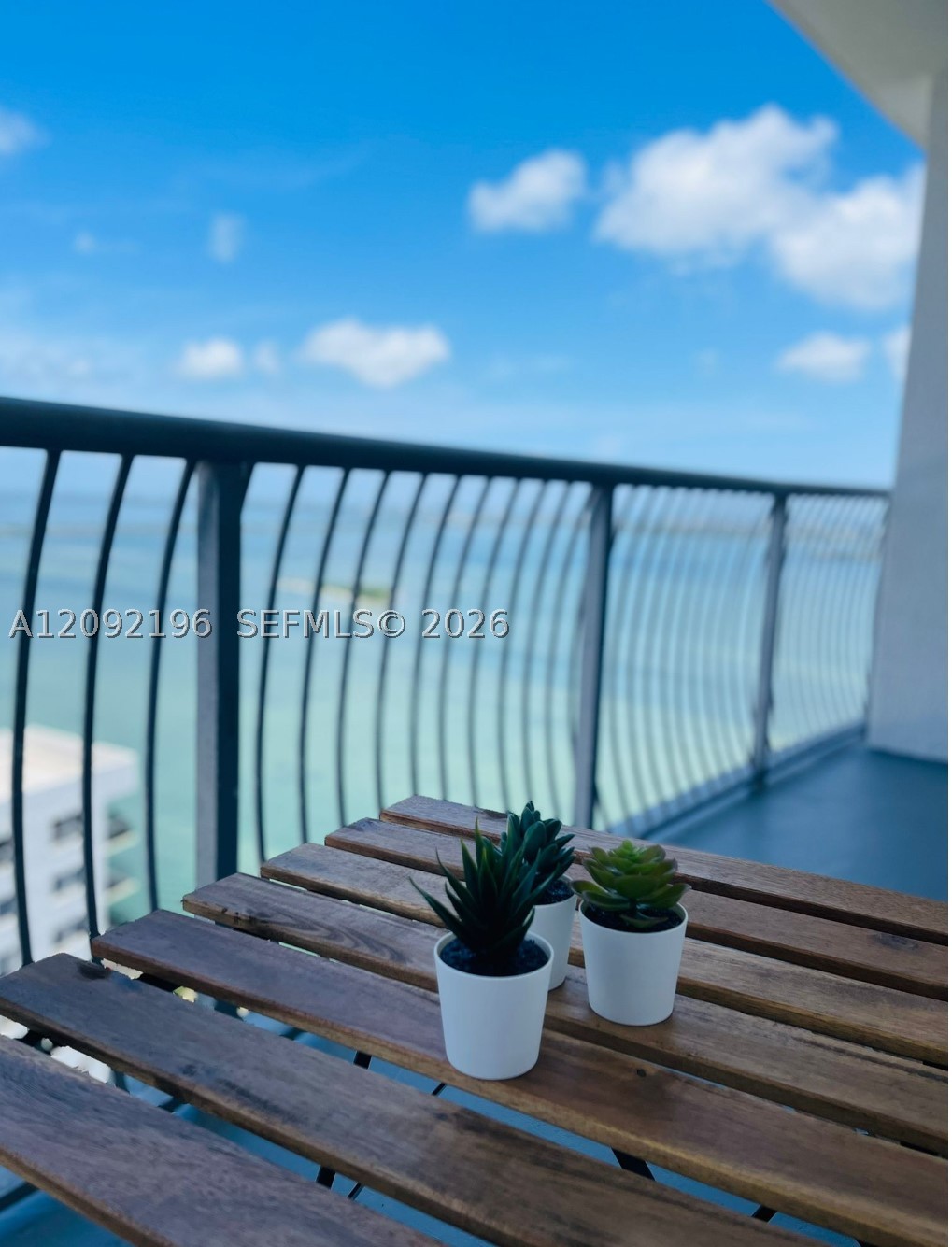 1750 N Bayshore Dr 4305 — photo