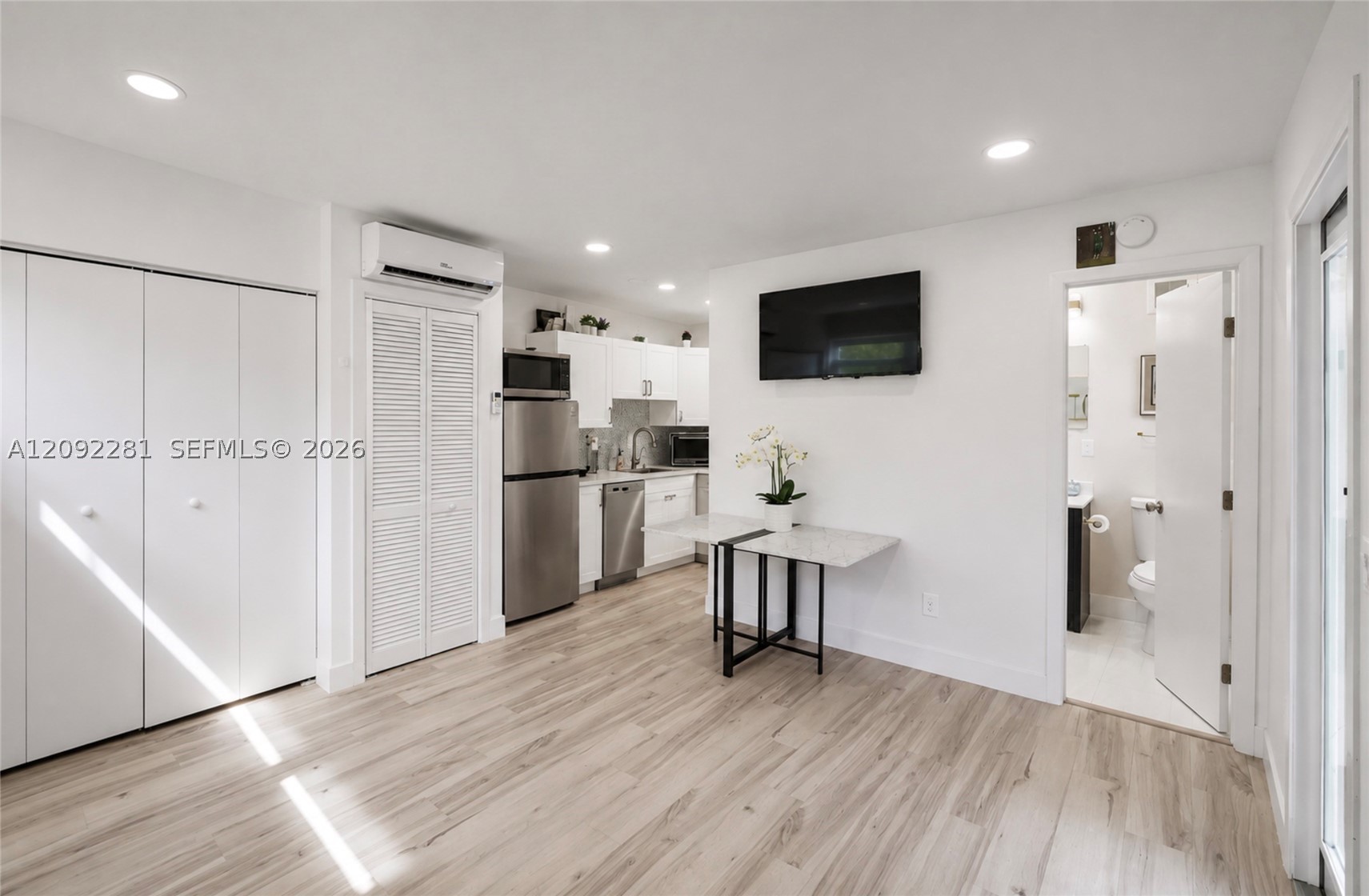 1125 Almeria Ave Cottage — photo