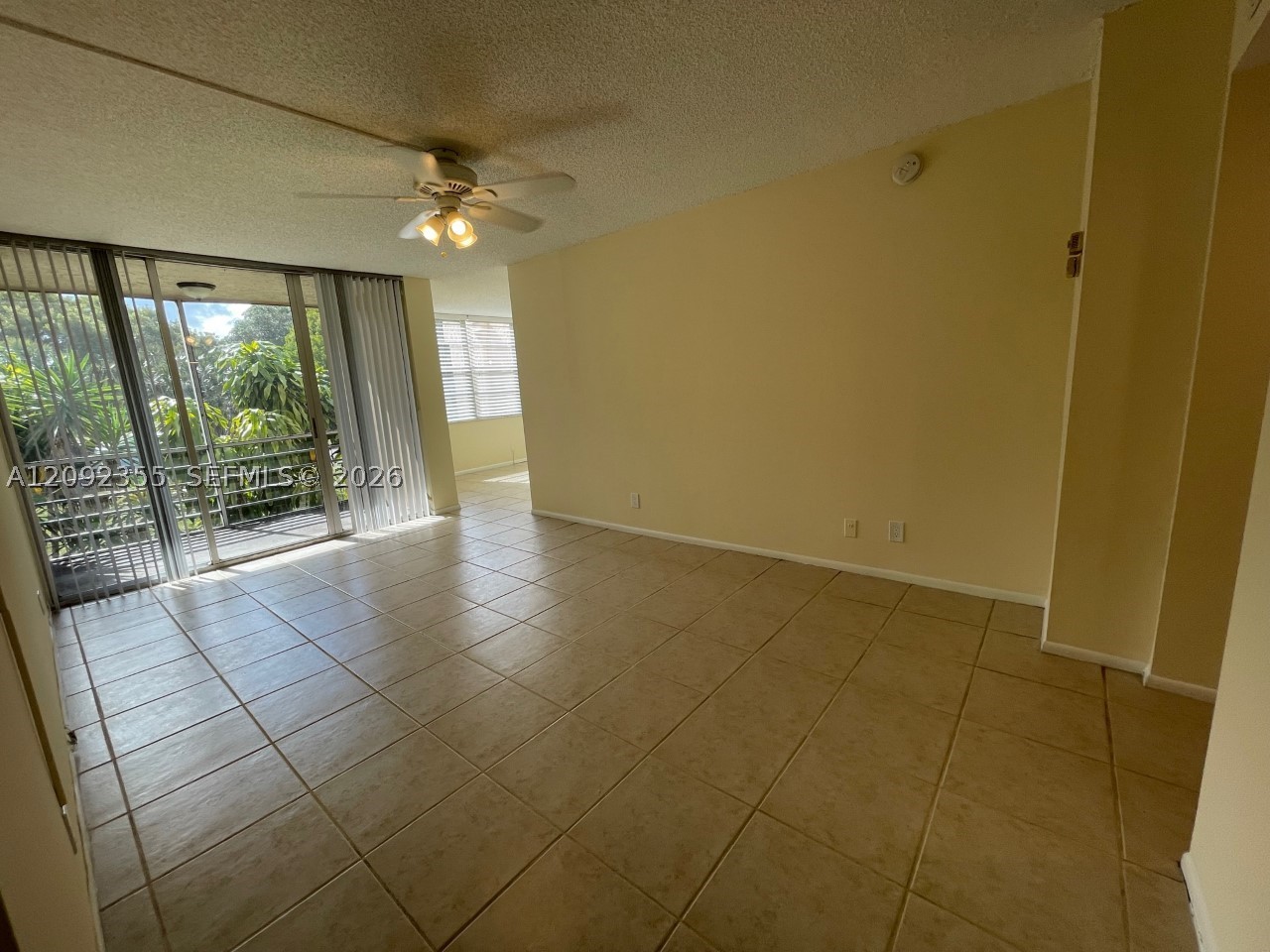 9431 Live Oak Pl 203 — photo