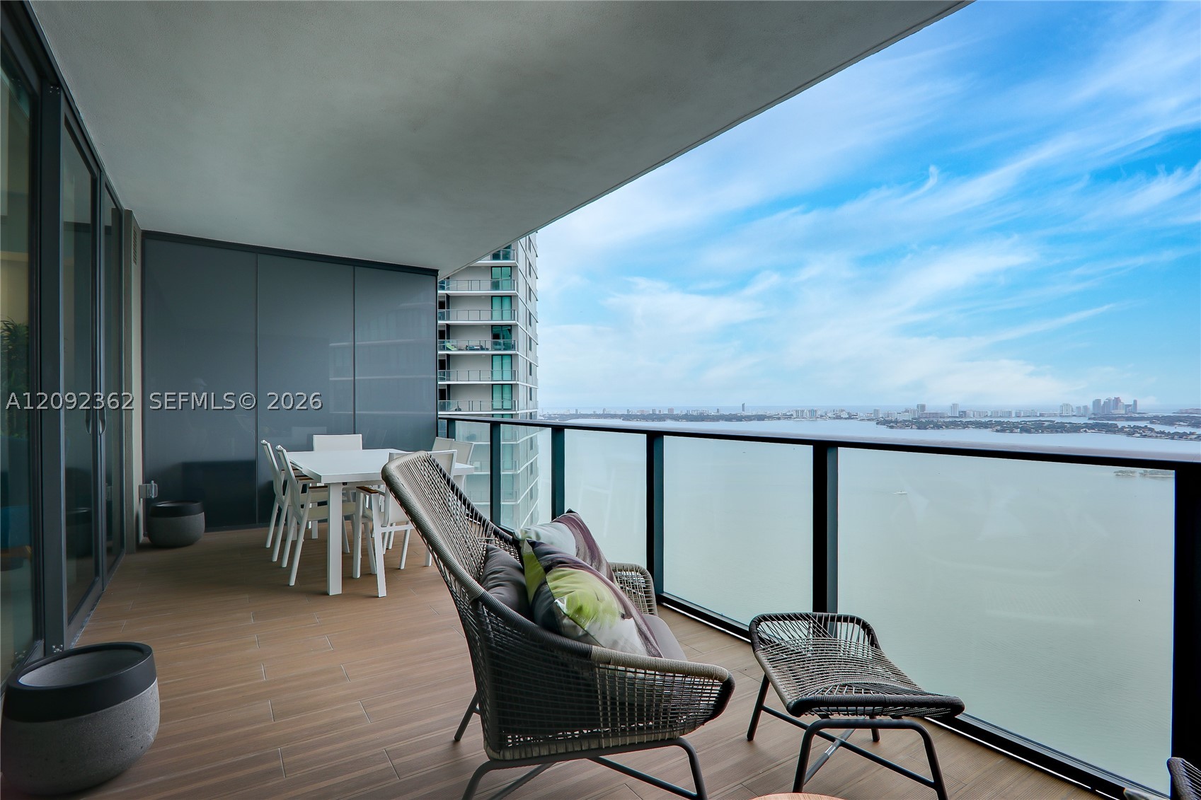 650 NE 32nd St 4105 — photo