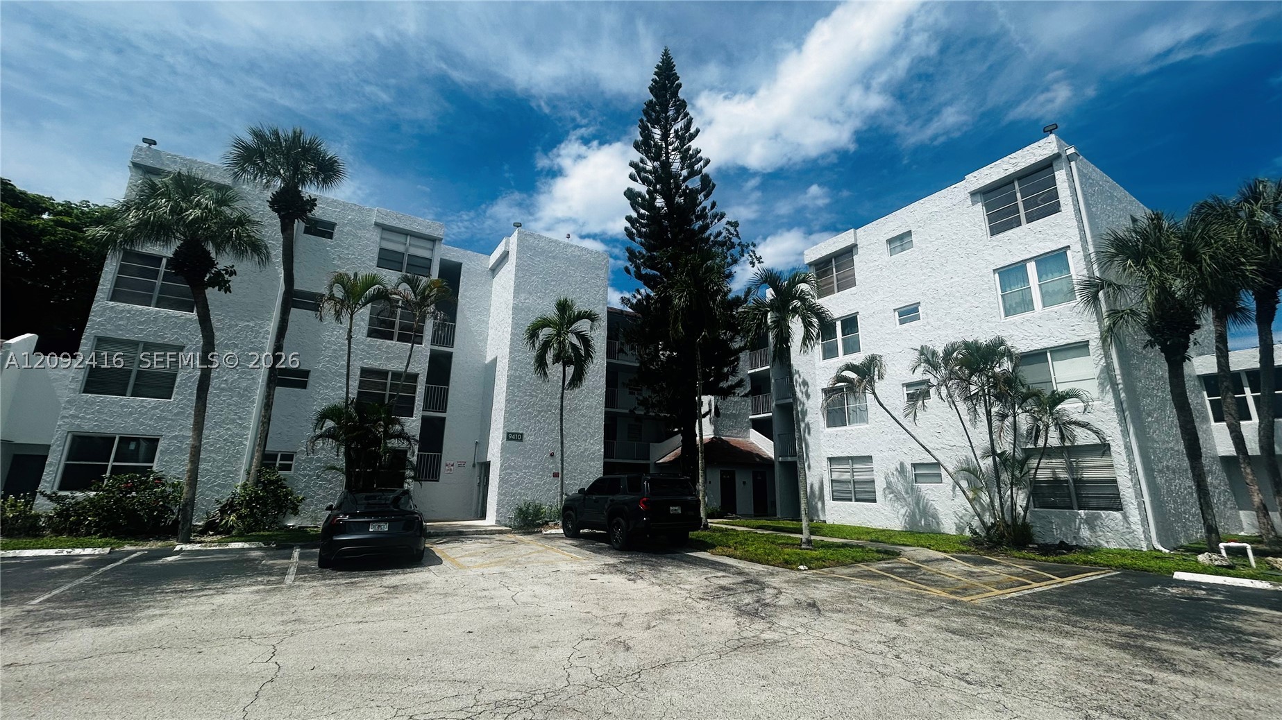 9410 Live Oak Pl 207 — photo