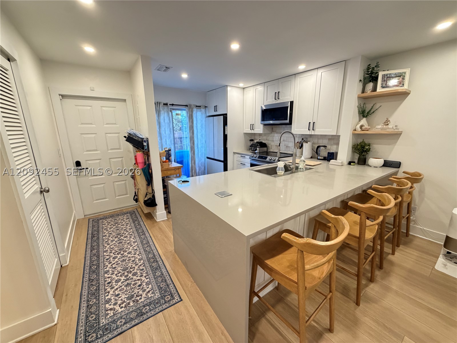 844 Banks Rd — photo