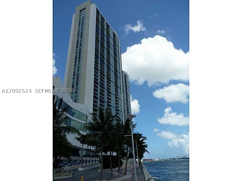 335 Biscayne Bl 4200 — photo