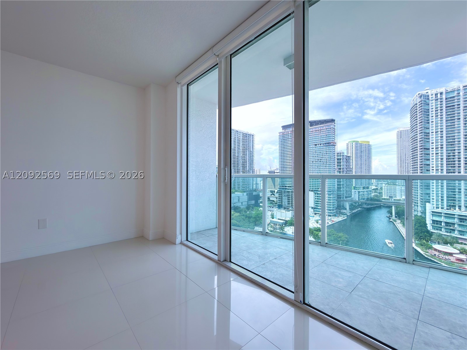 31 SE 5th St 2307 — photo