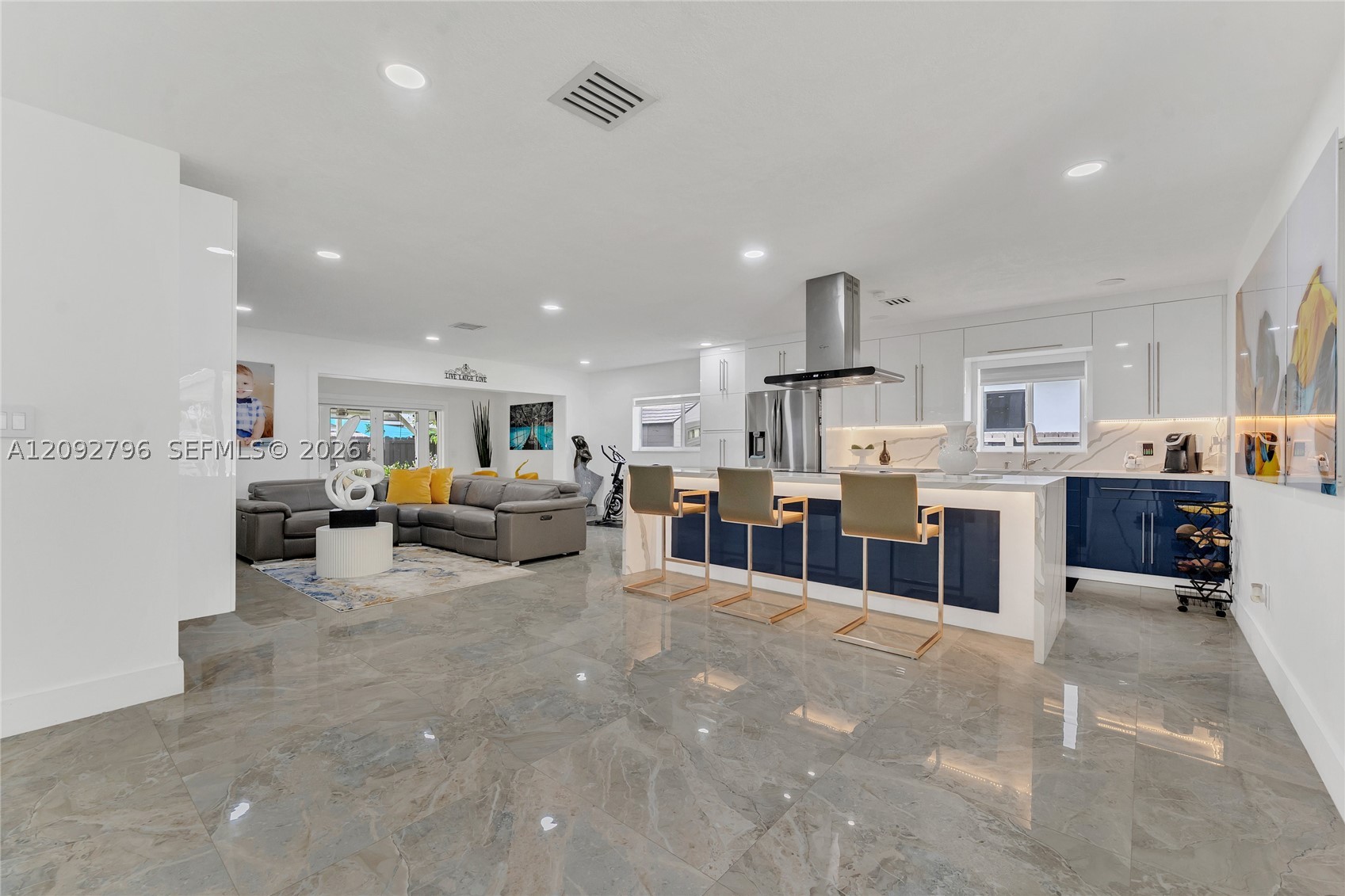 9530 Jamaica Dr 9530 — photo