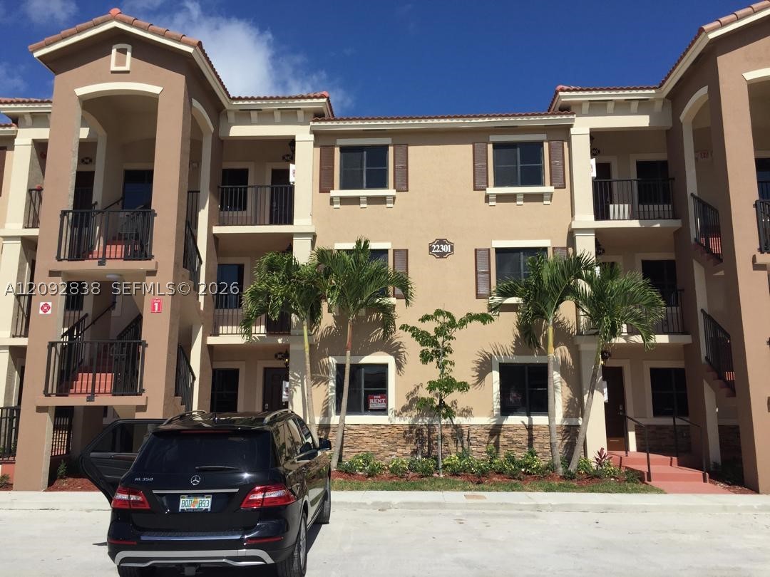 22301 SW 88 Pl 302-3 — photo
