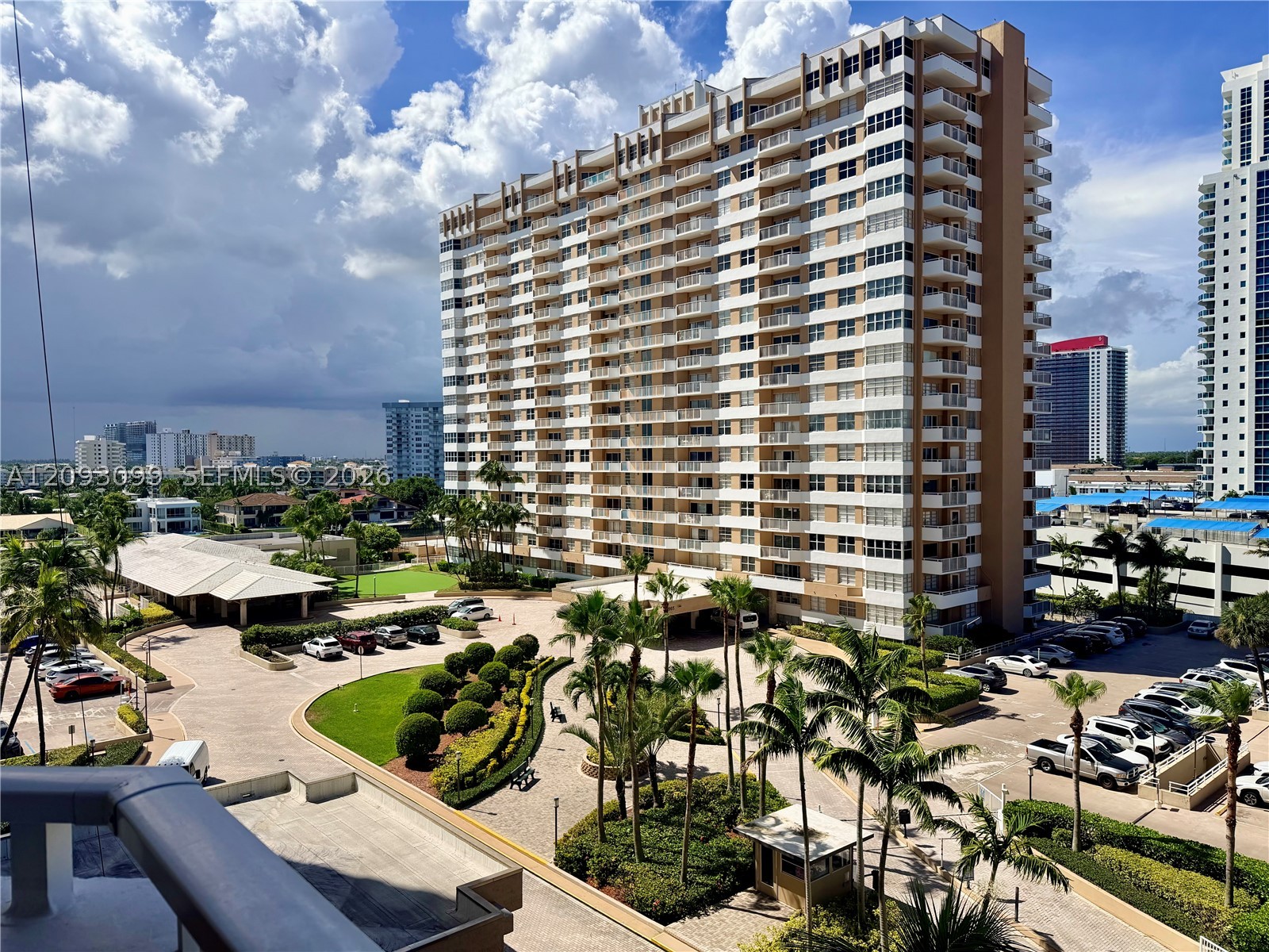 1965 S Ocean Dr 18C — photo