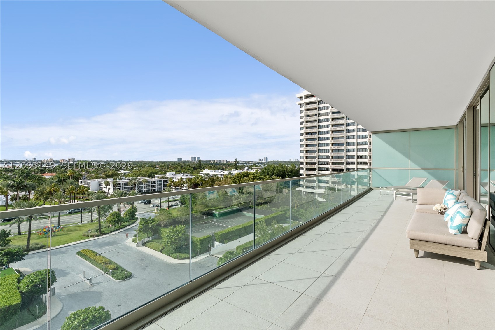 10201 Collins Ave 705 — photo
