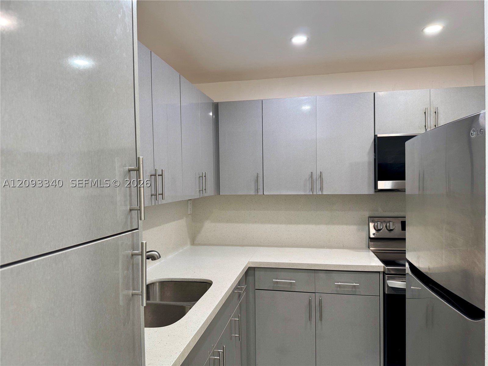 4675 W 18th Ct 501 — photo