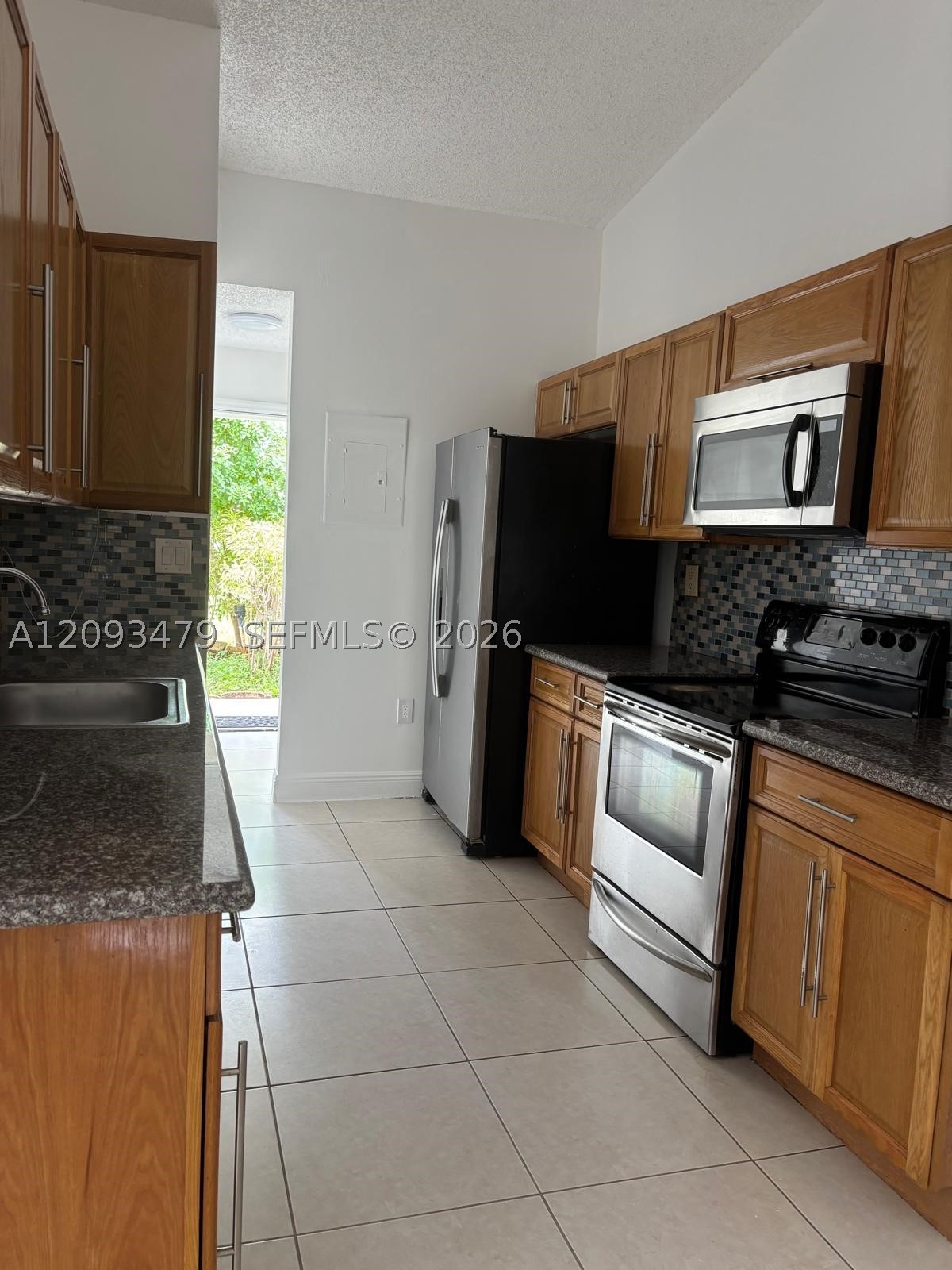 815 NE 213th Ter 815-04 — photo