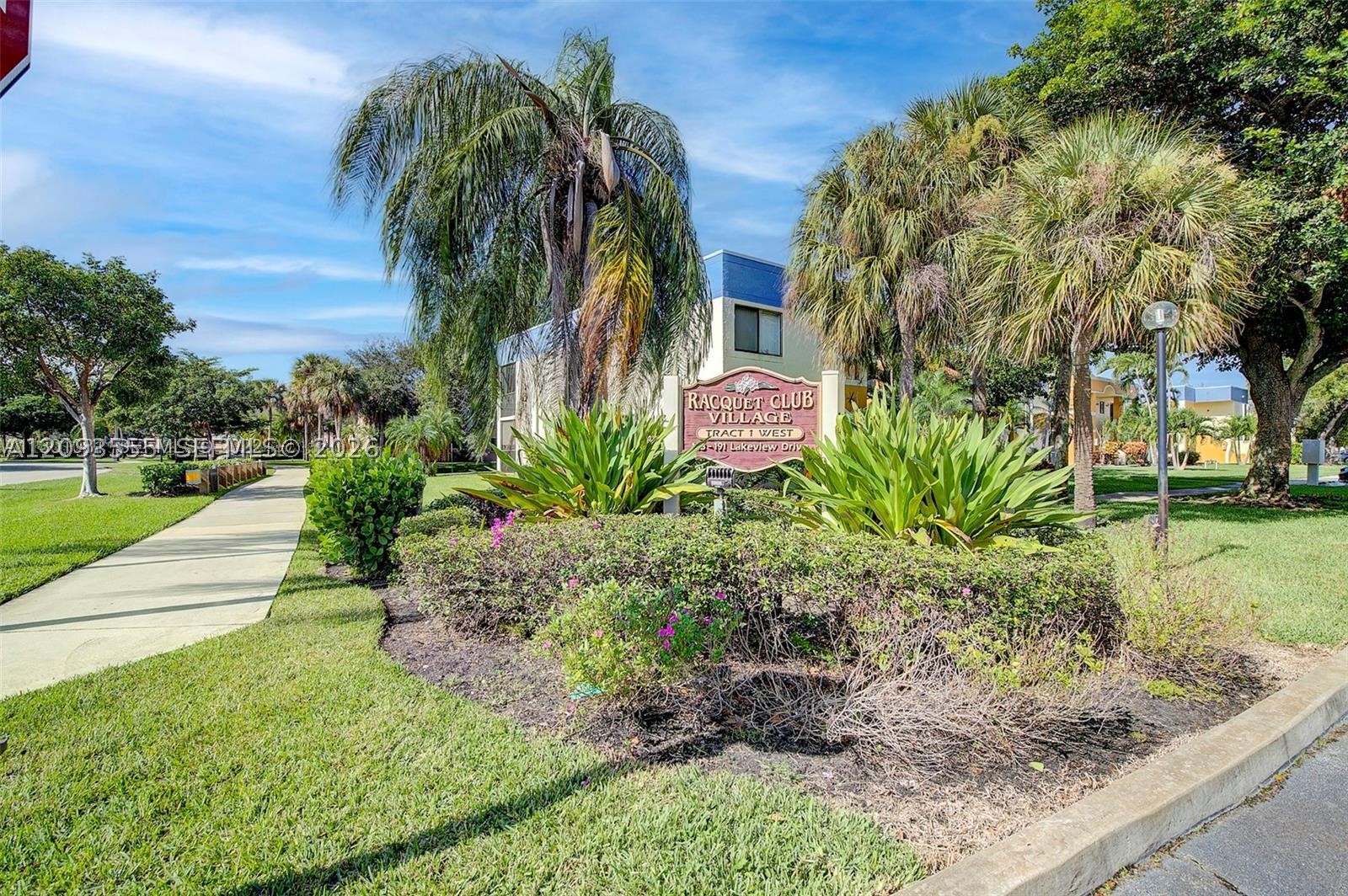 165 Lakeview Dr 201 — photo