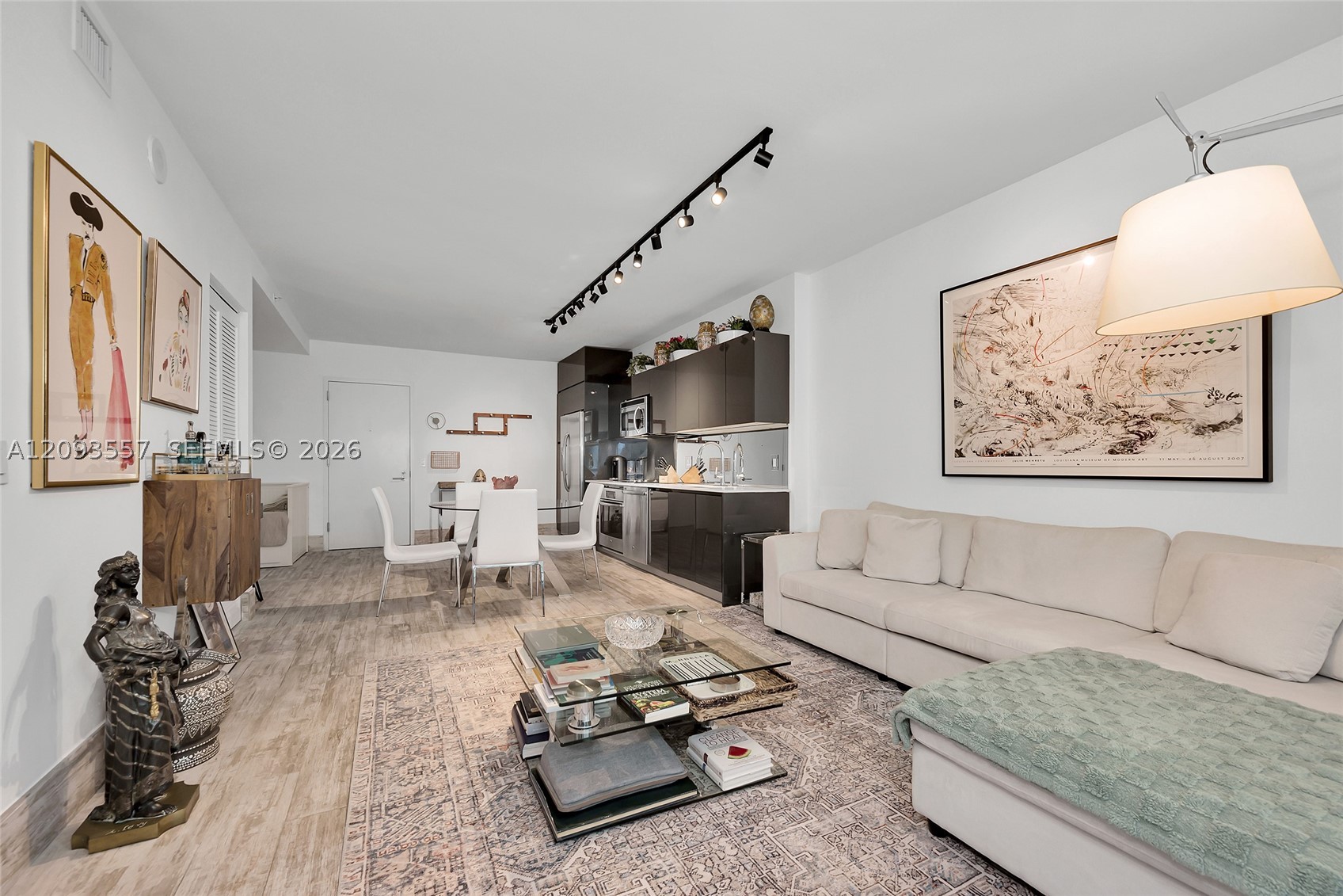 31 SE 6th St 304 — photo