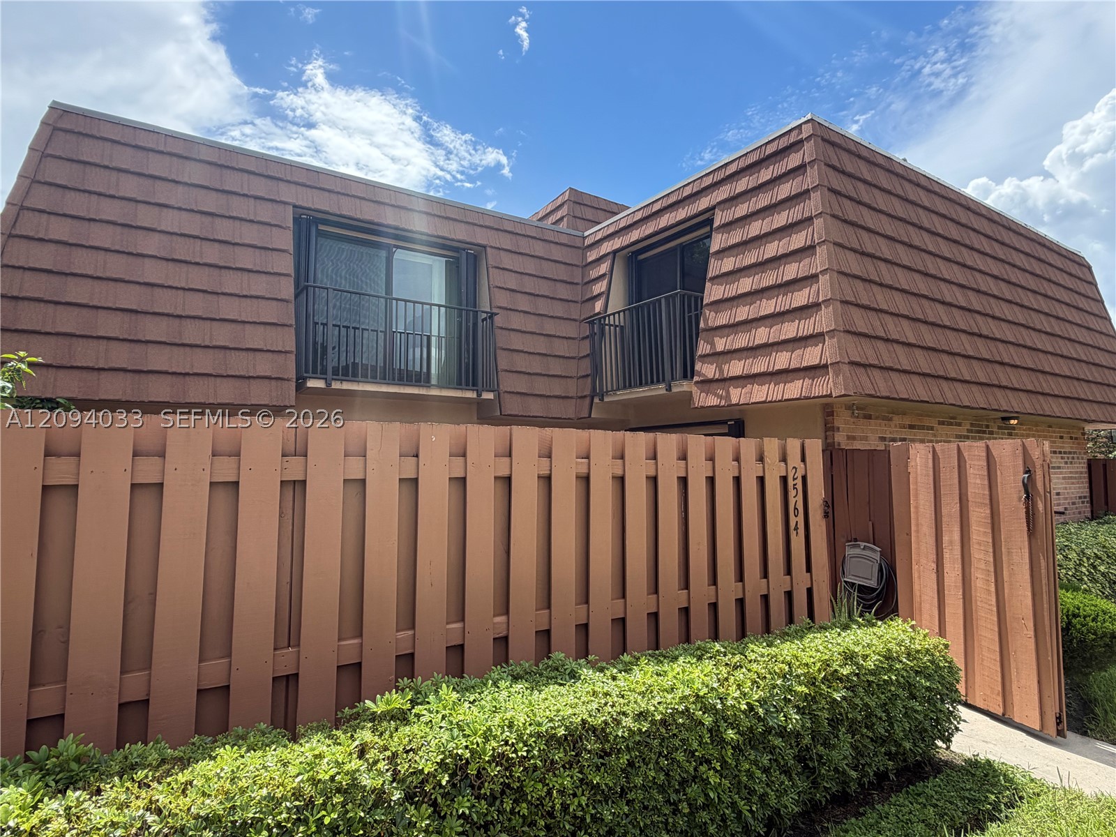 2564 Lakeview Ct — photo