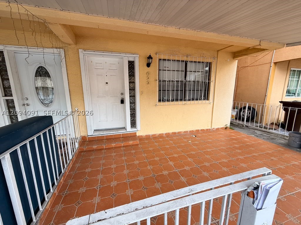 633 W 68th St Unit 633 — photo
