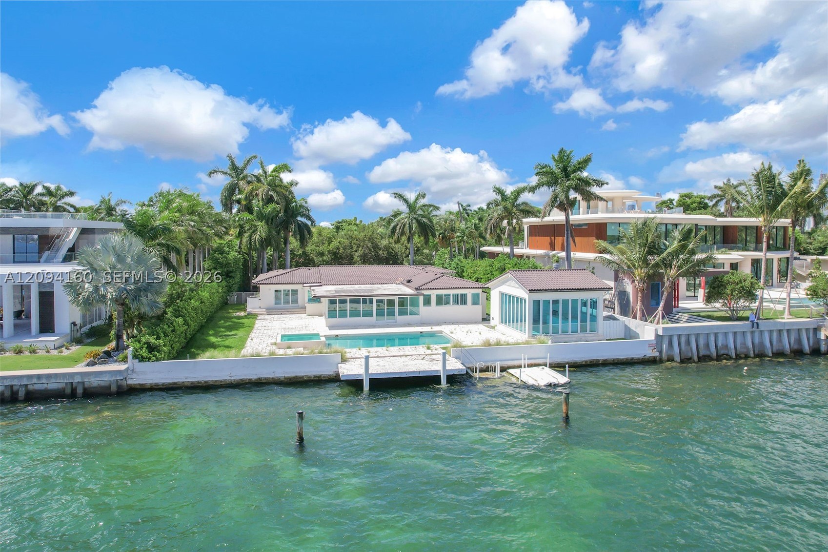 205 N Hibiscus Dr — photo