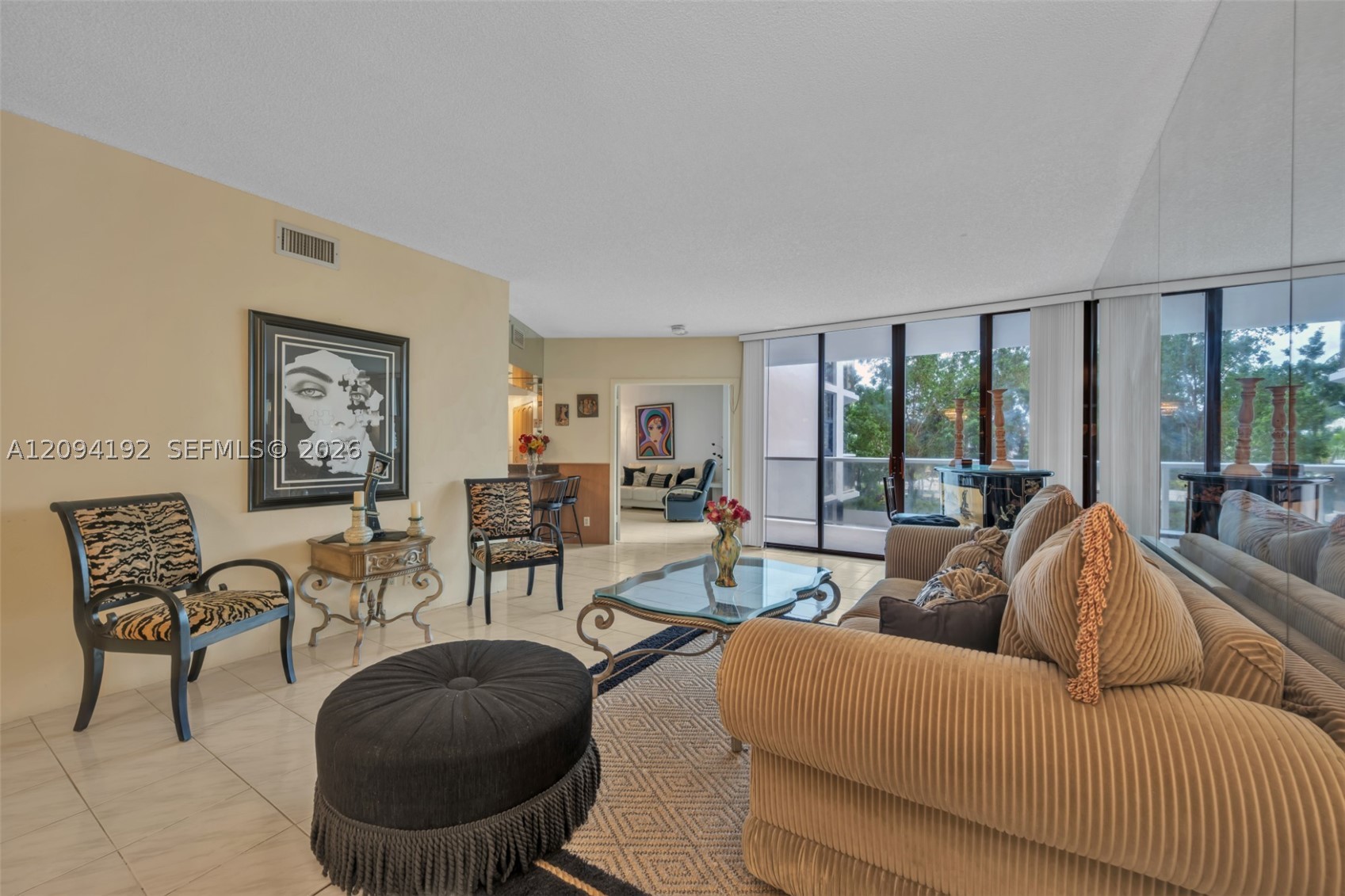 20281 E Country Club Dr 305 — photo