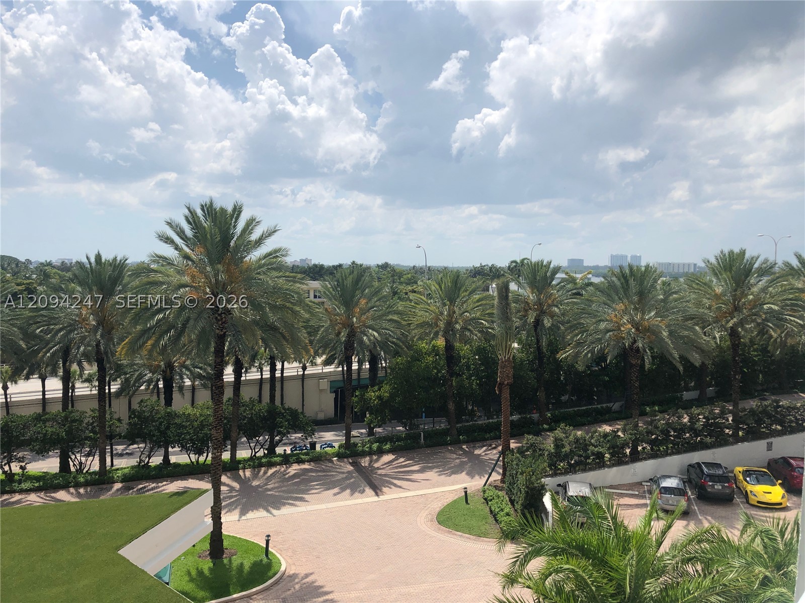 10275 Collins Ave 427 — photo