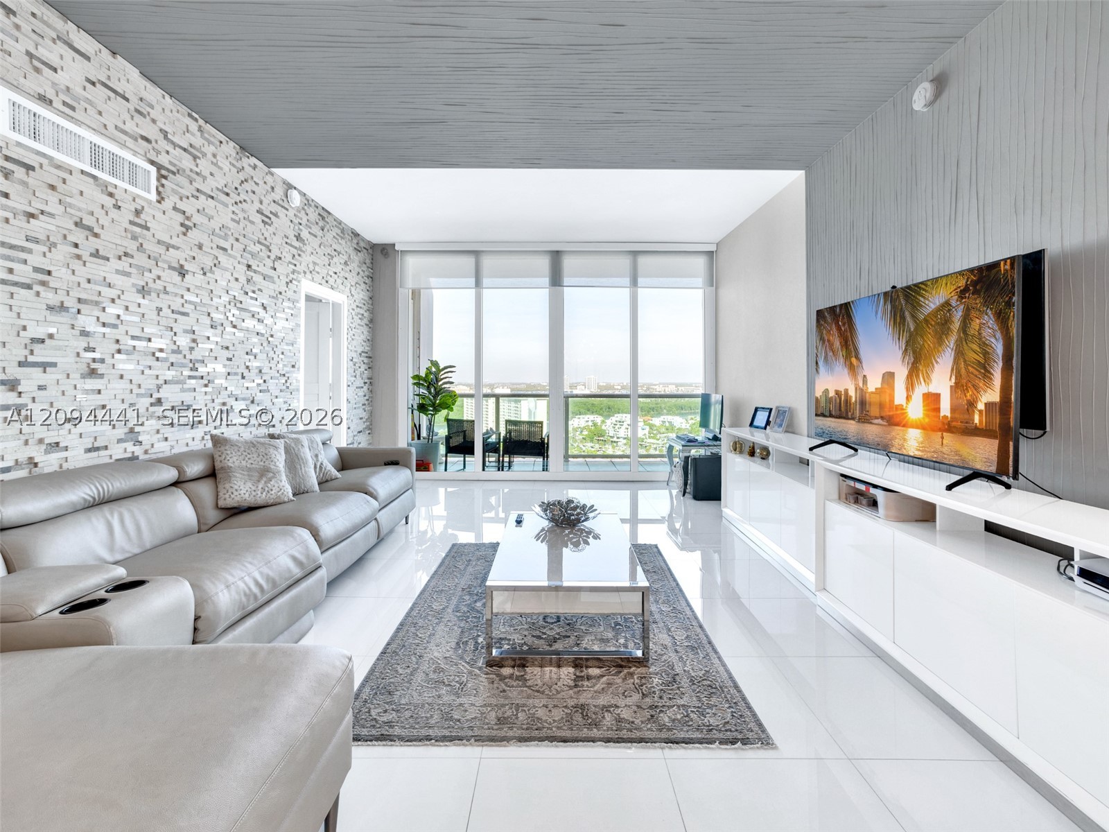 100 Bayview Dr Unit Ph01 — photo