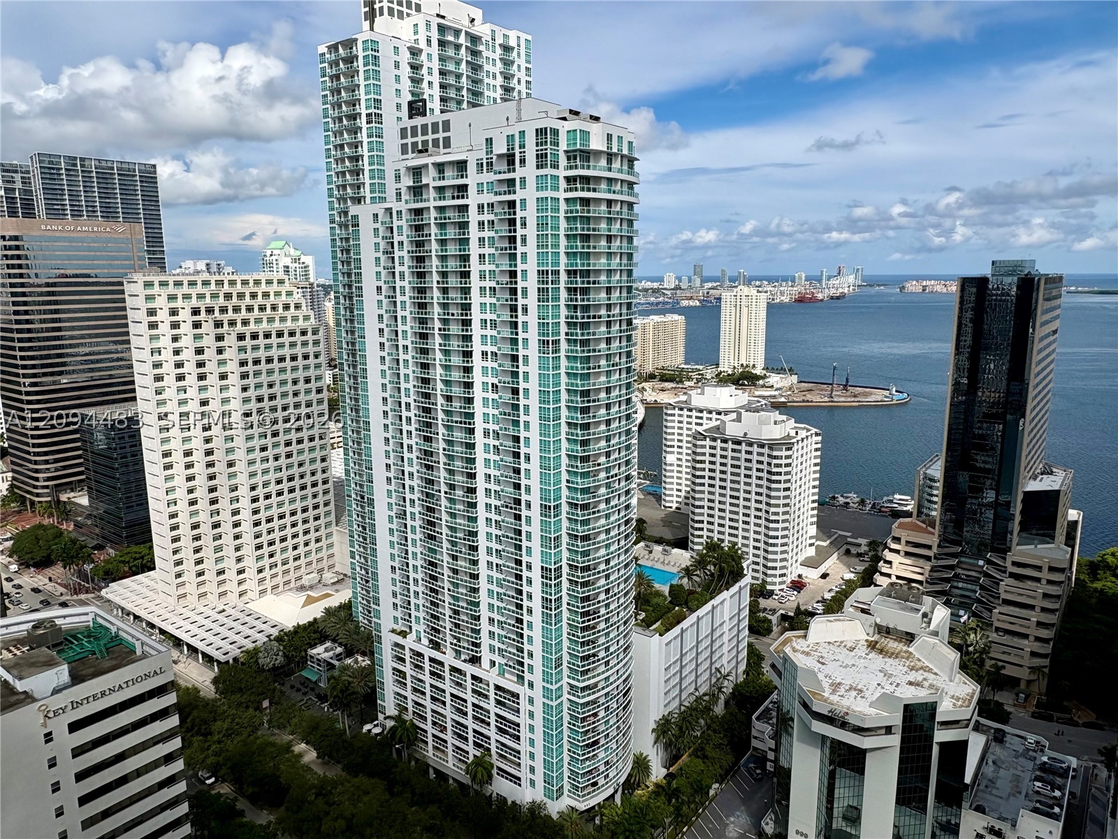 951 Brickell Ave 605 — photo