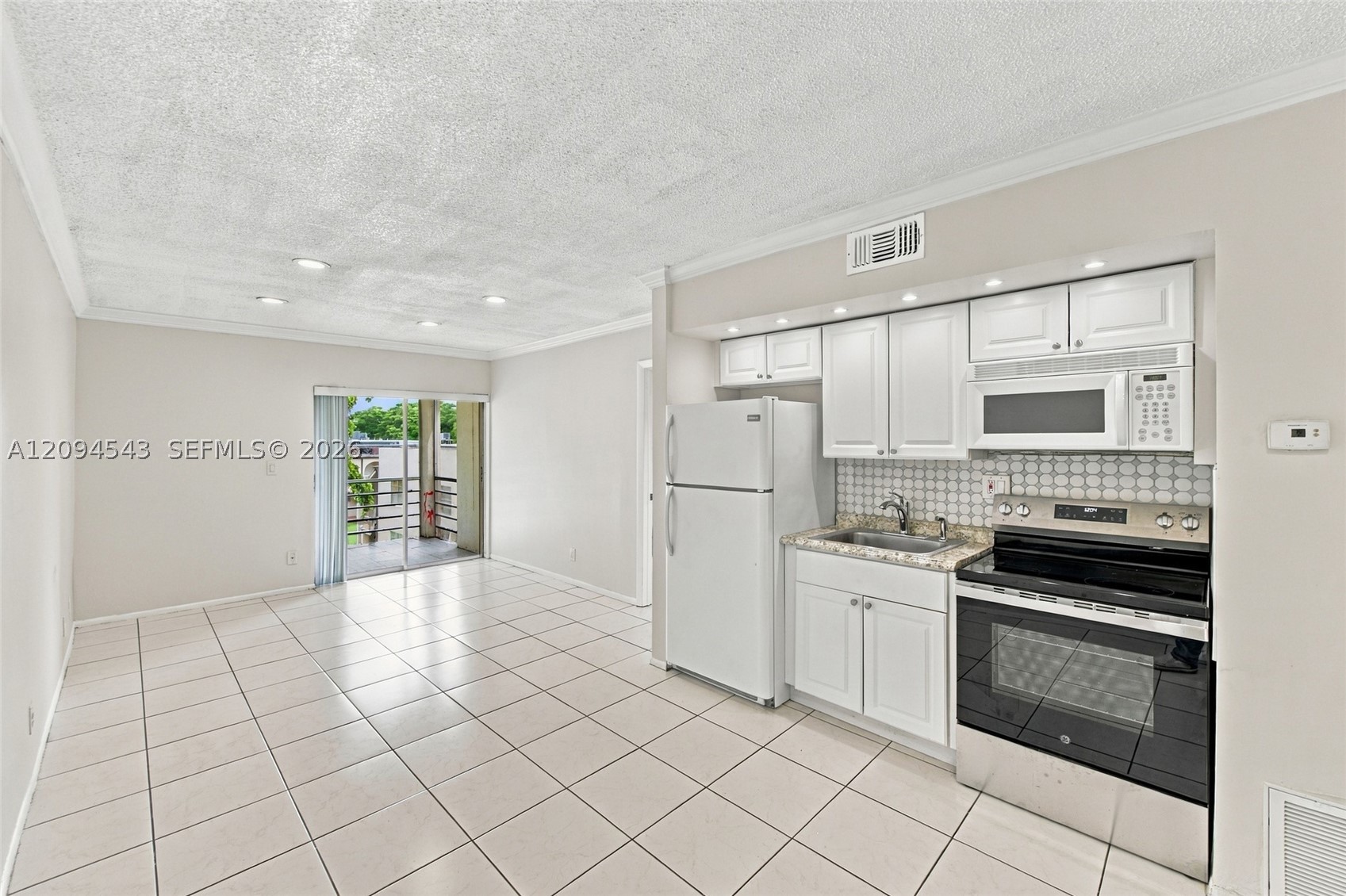2700 Riverside Dr 302-B — photo