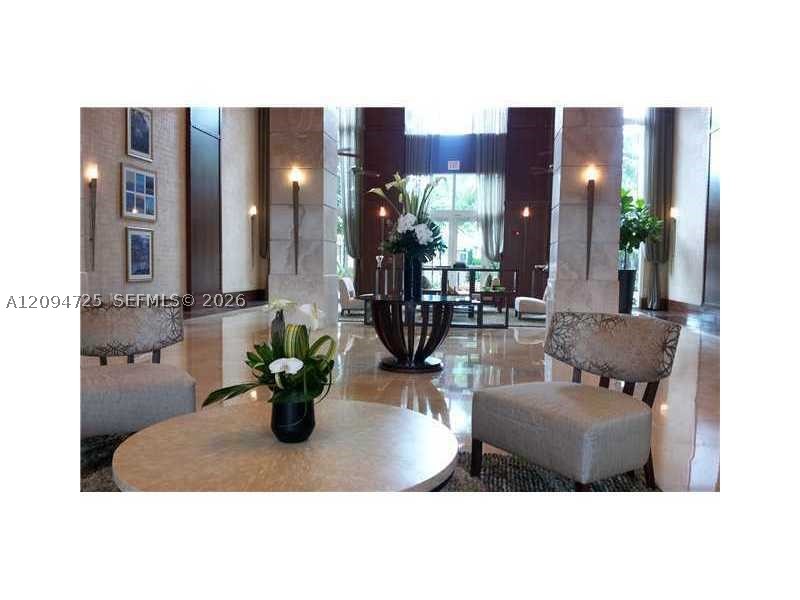 19501 W Country Club Dr 506 — photo