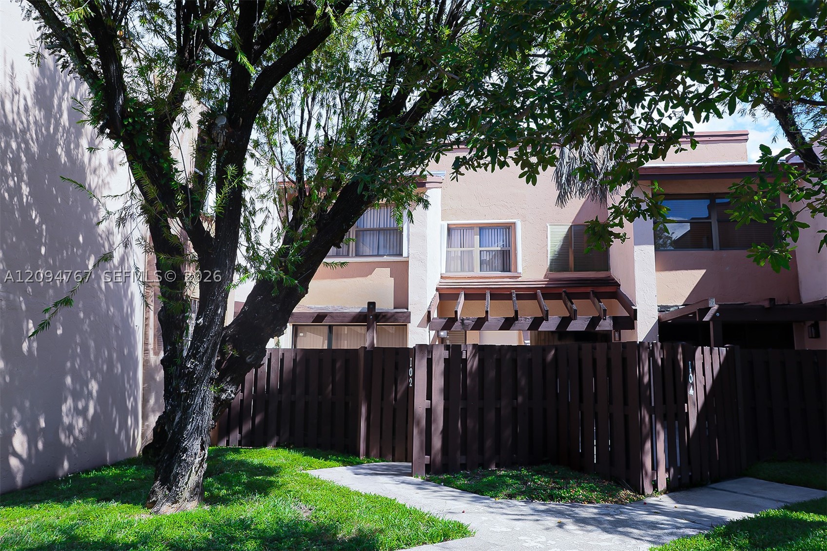 445 W Park Dr 102-4 — photo