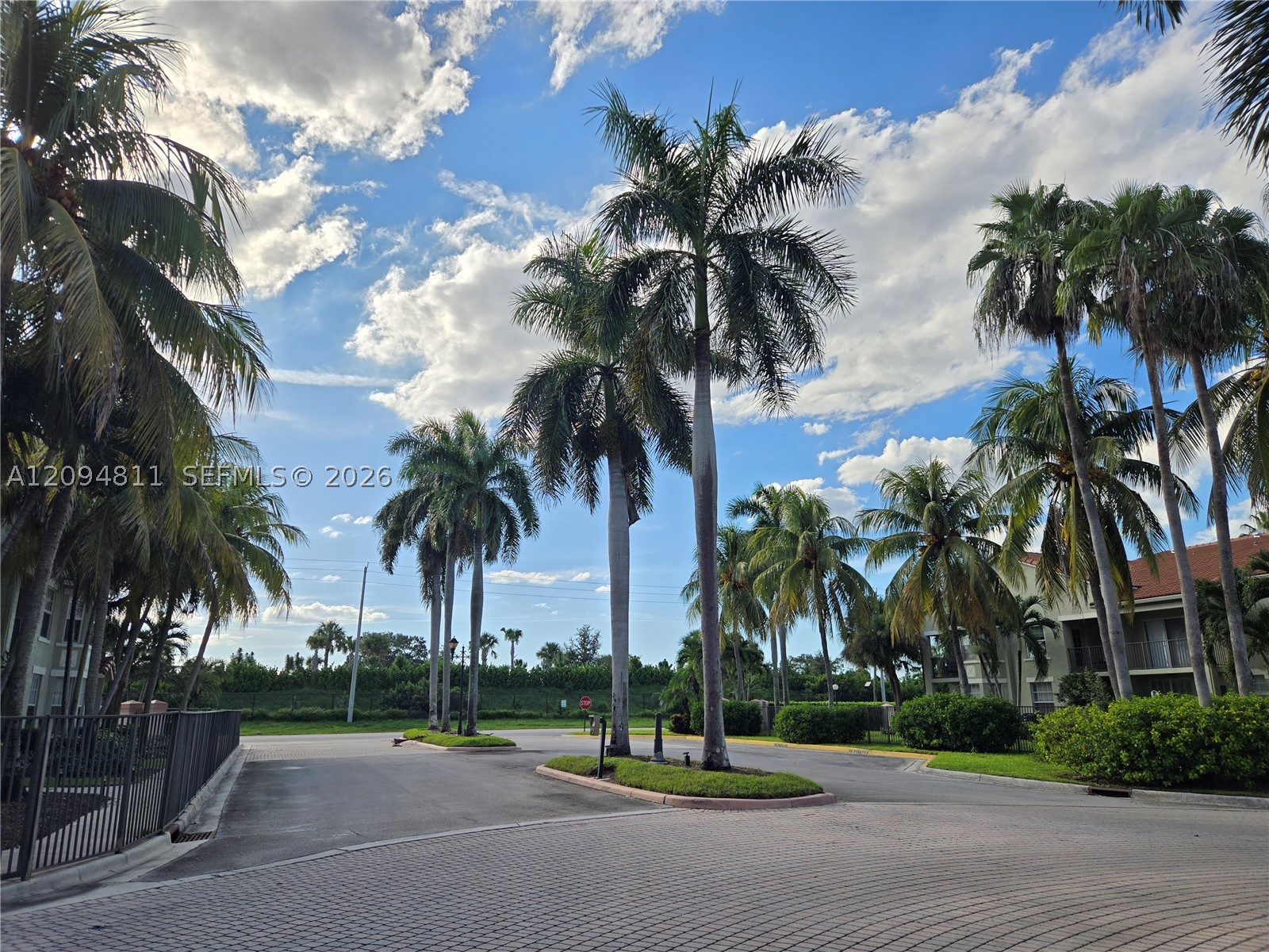 1204 Belmont Pl — photo