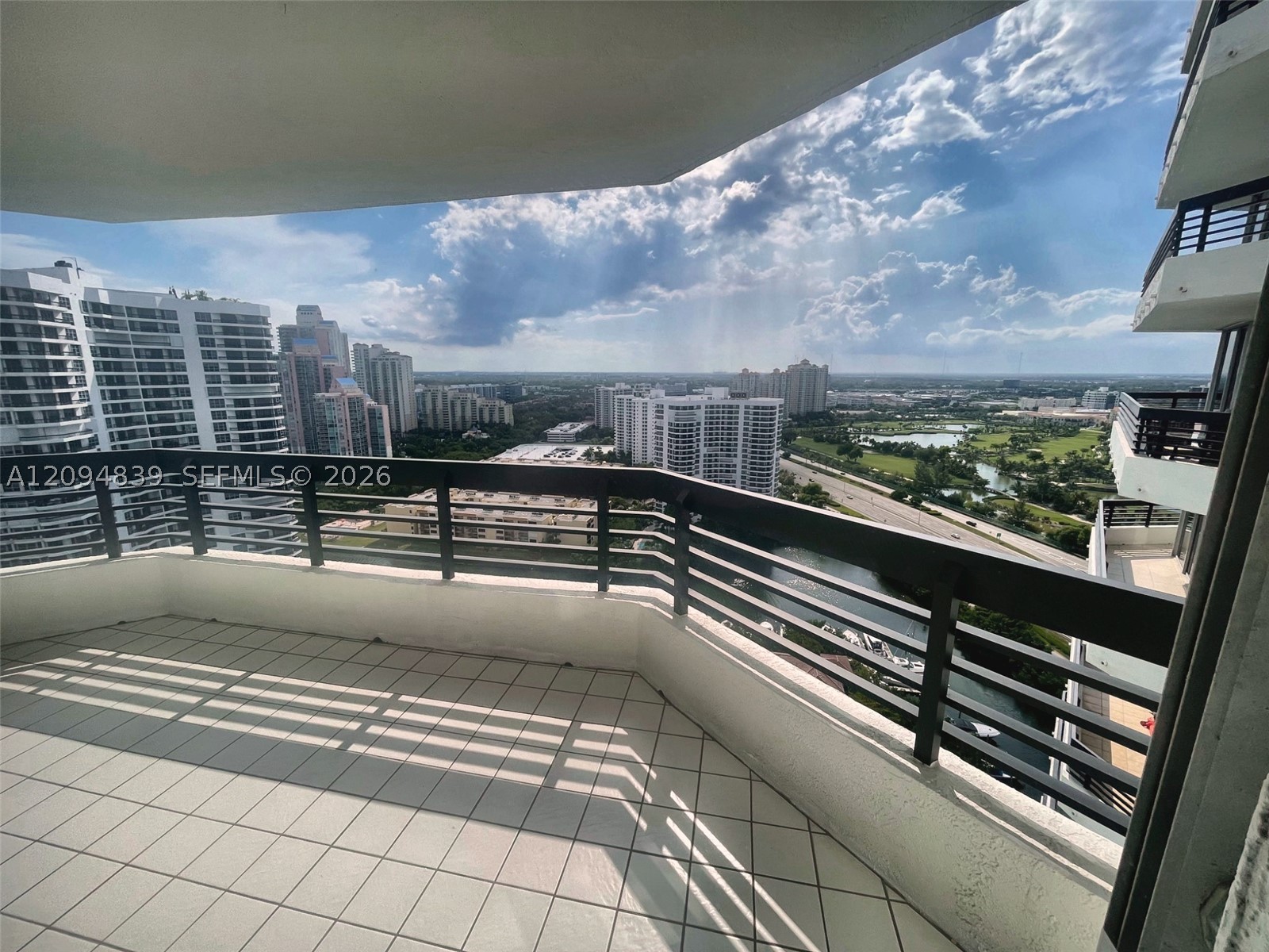 3500 Mystic Pointe Dr 3002 — photo
