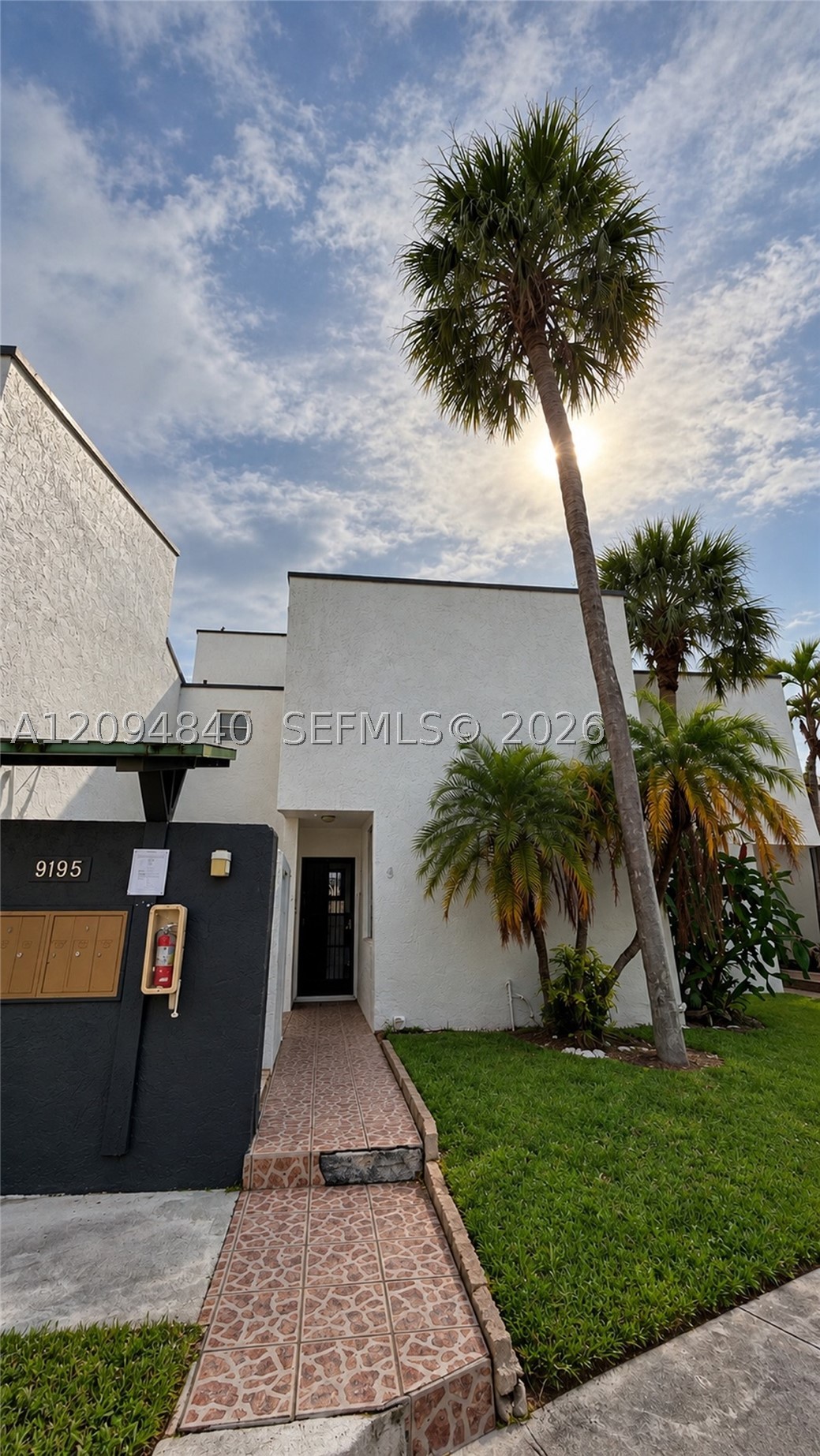 9195 Fontainebleau Blvd 4 — photo