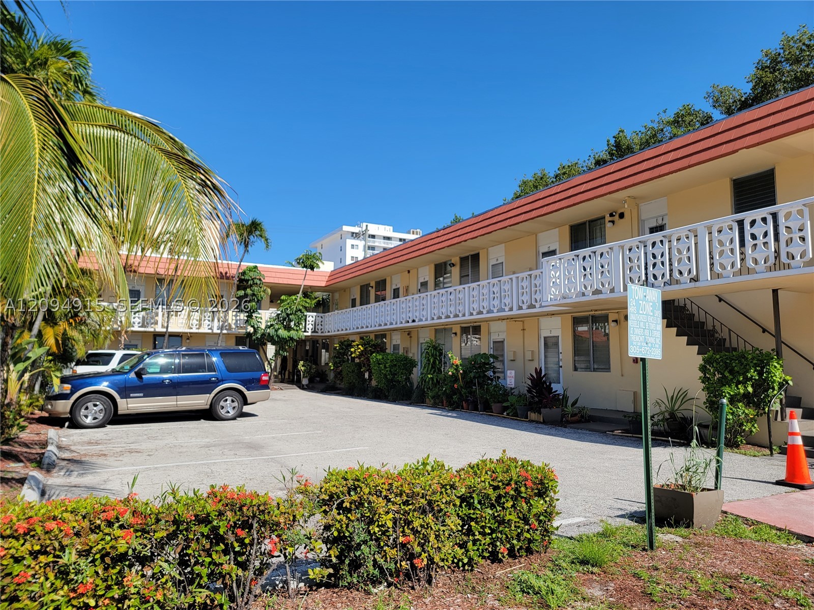 441 Collins Ave 5 — photo