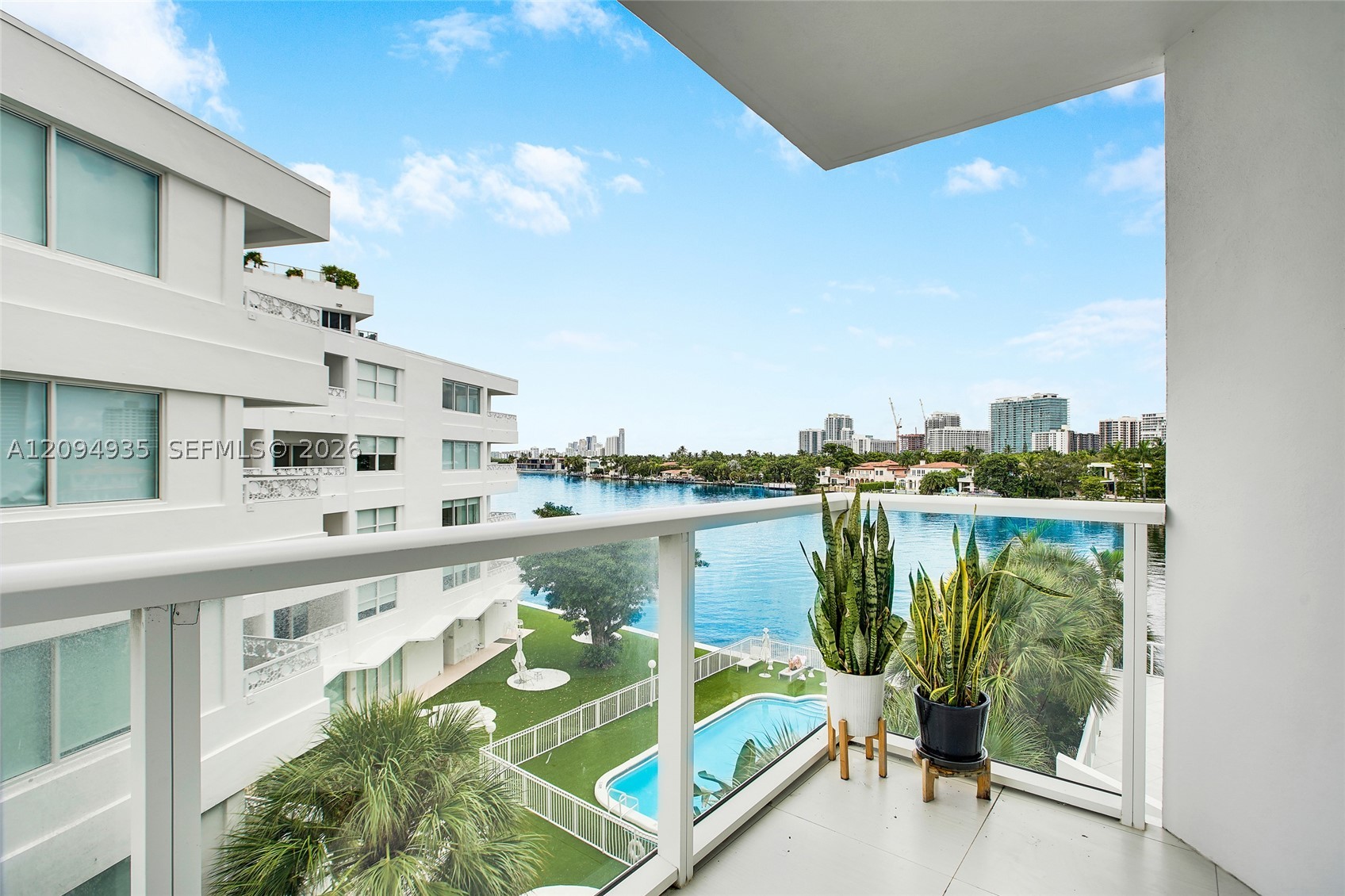 9821 E Bay Harbor Dr 501 — photo