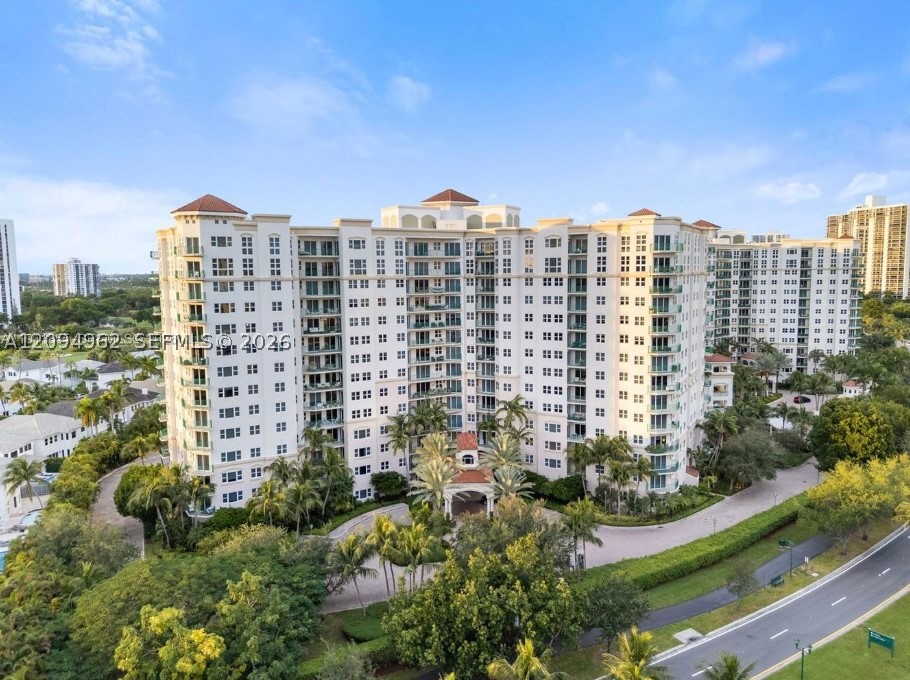 19900 E Country Club Dr 1209 — photo