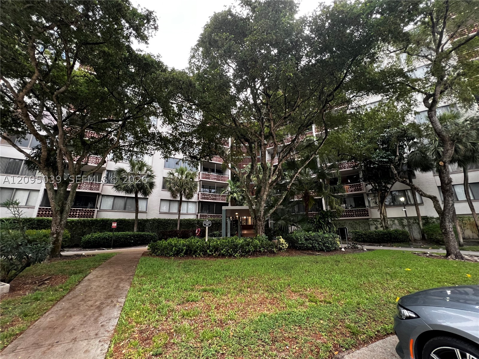 4222 Inverrary Blvd 4305 — photo
