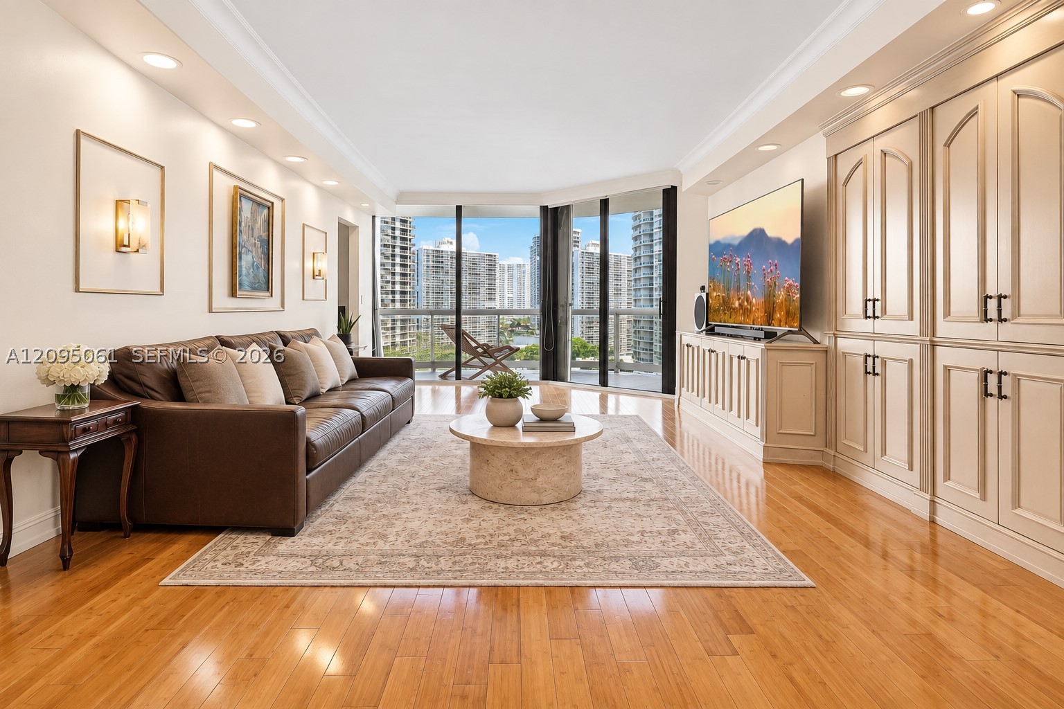 20191 E Country Club Dr 1102 — photo