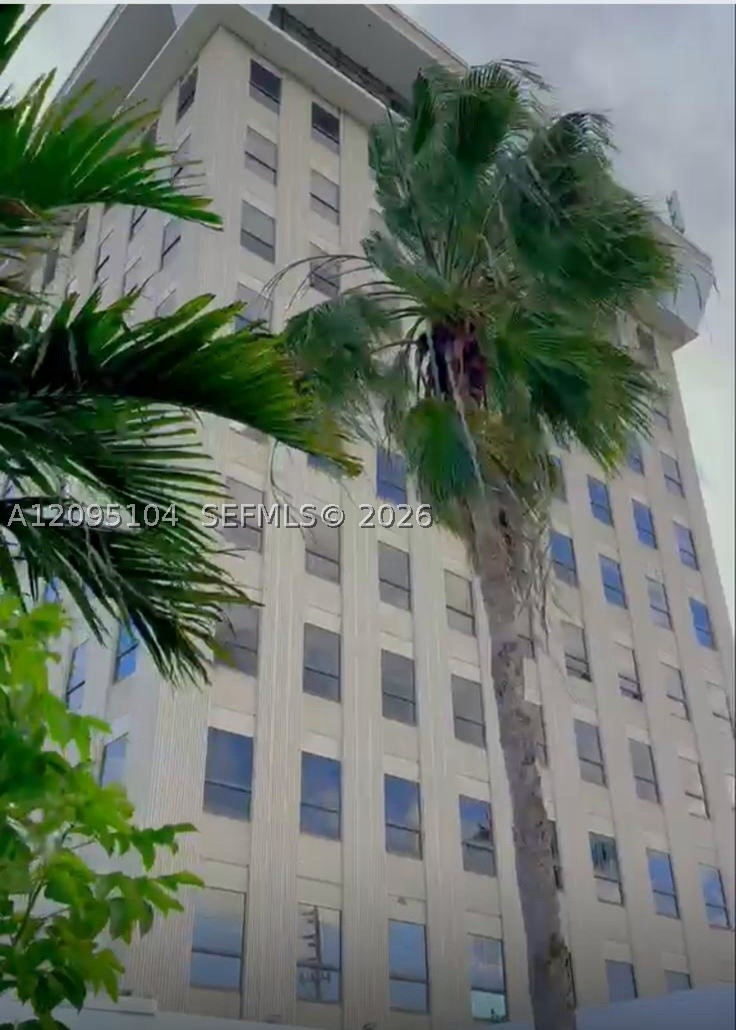 1250 E Hallandale Beach Blvd — photo