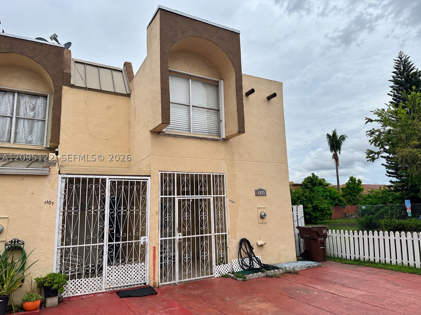 1103 W 39th Ter 20 — photo