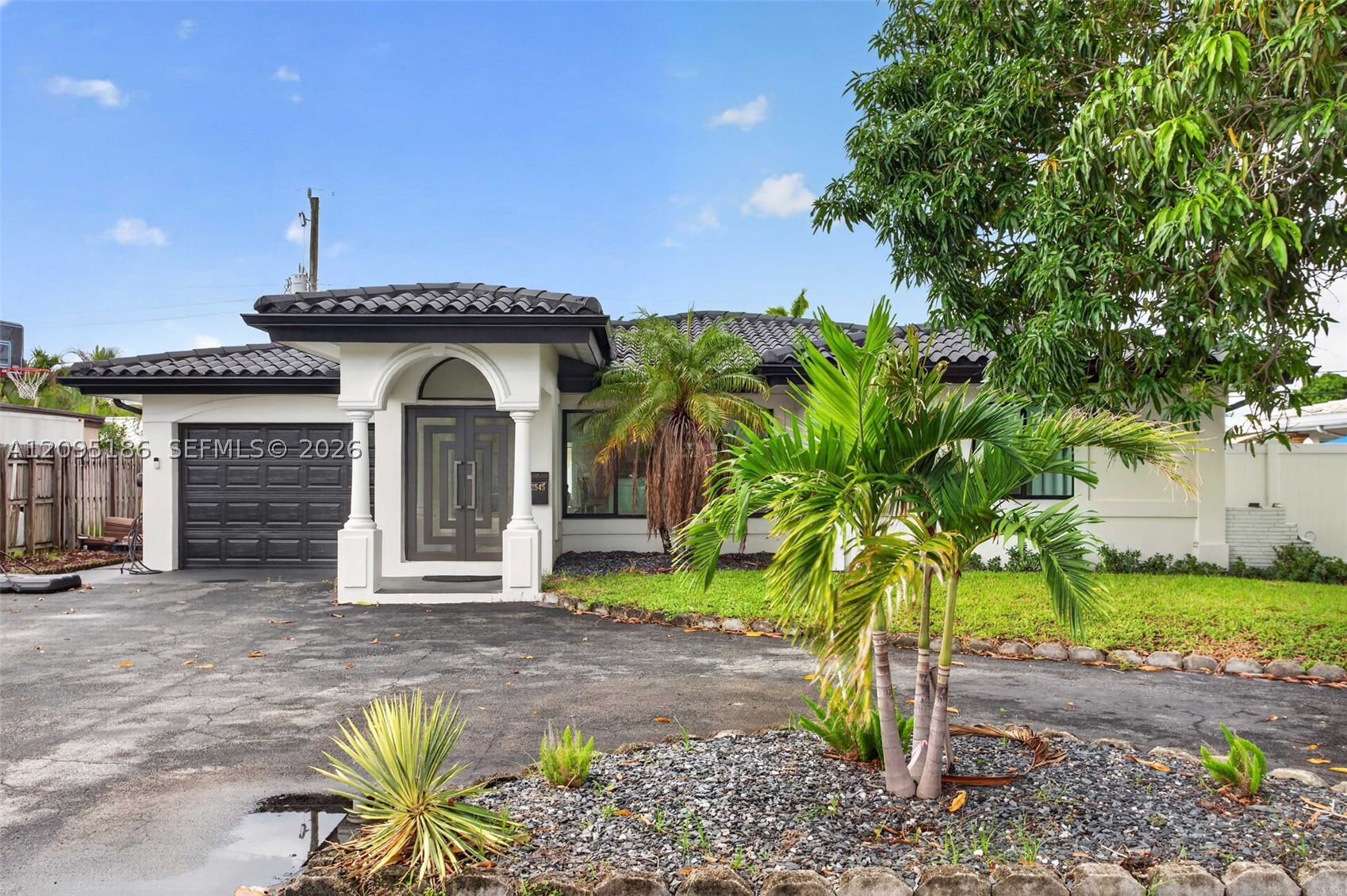 2545 SE 2nd Ct — photo