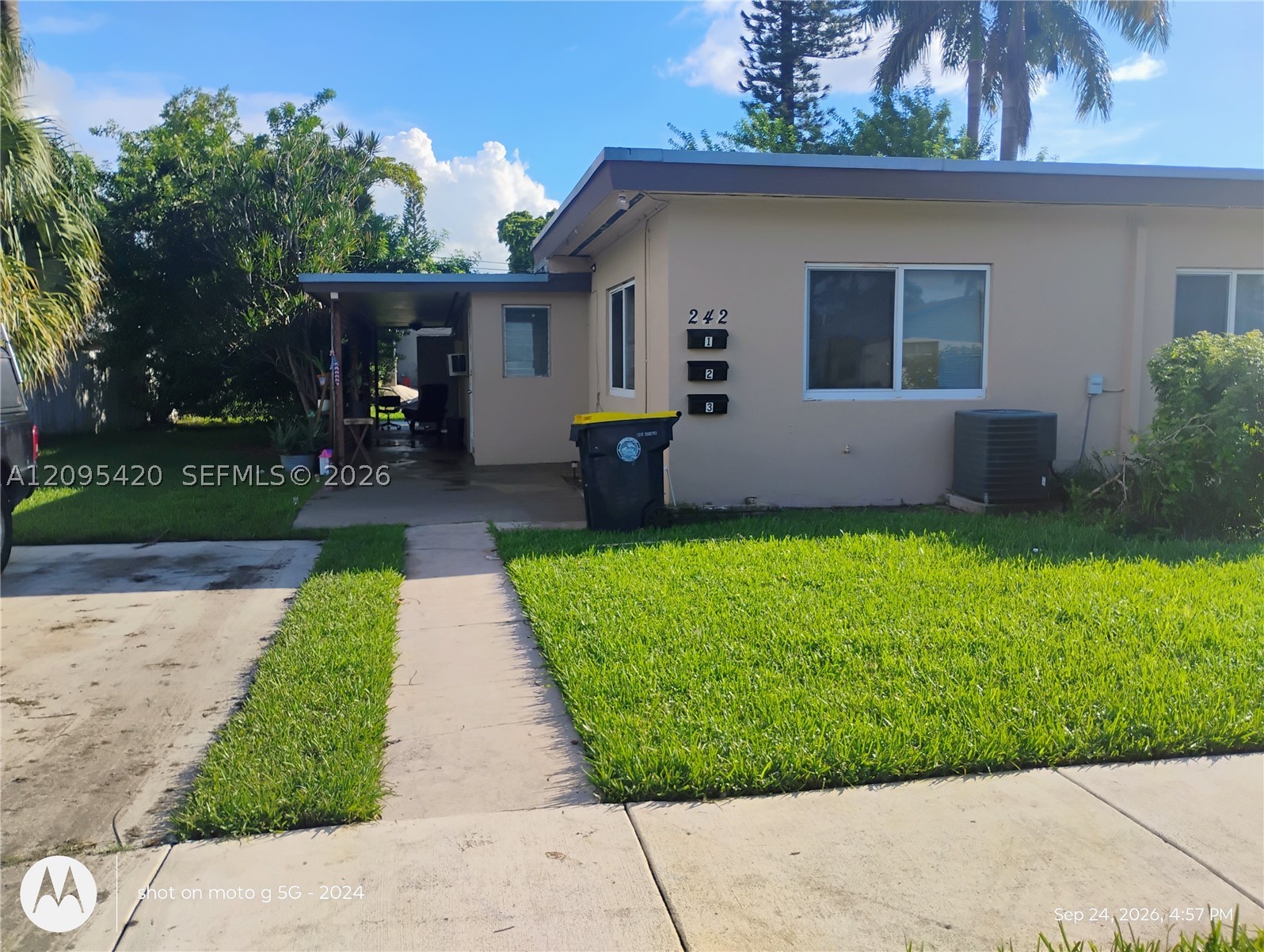 242 SE Park St 2 — photo