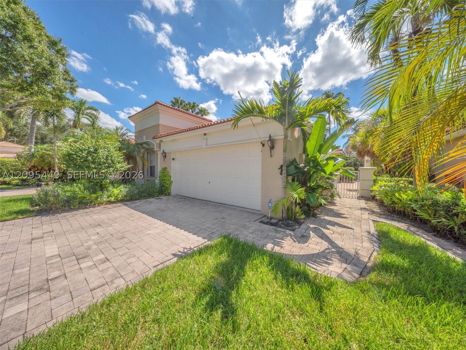 2418 Sandy Cay — photo