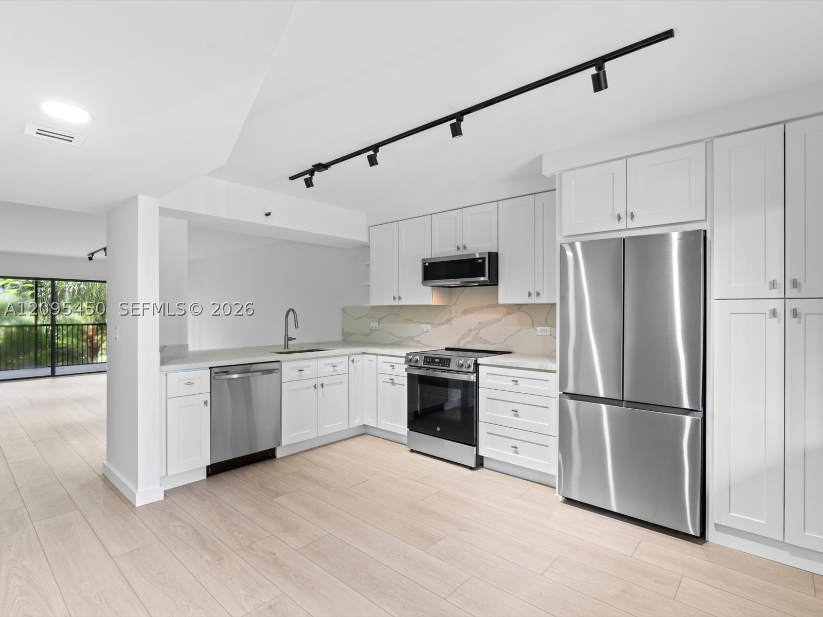 2200 S Cypress Bend Dr 303 — photo