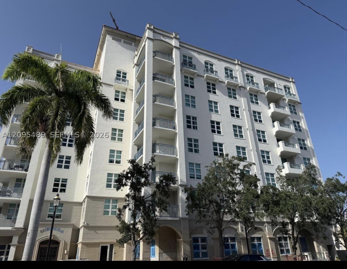 403 S Sapodilla Ave 104 — photo