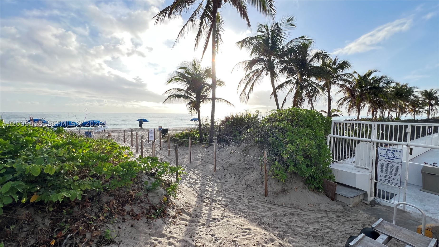 1985 S Ocean Dr 10G — photo