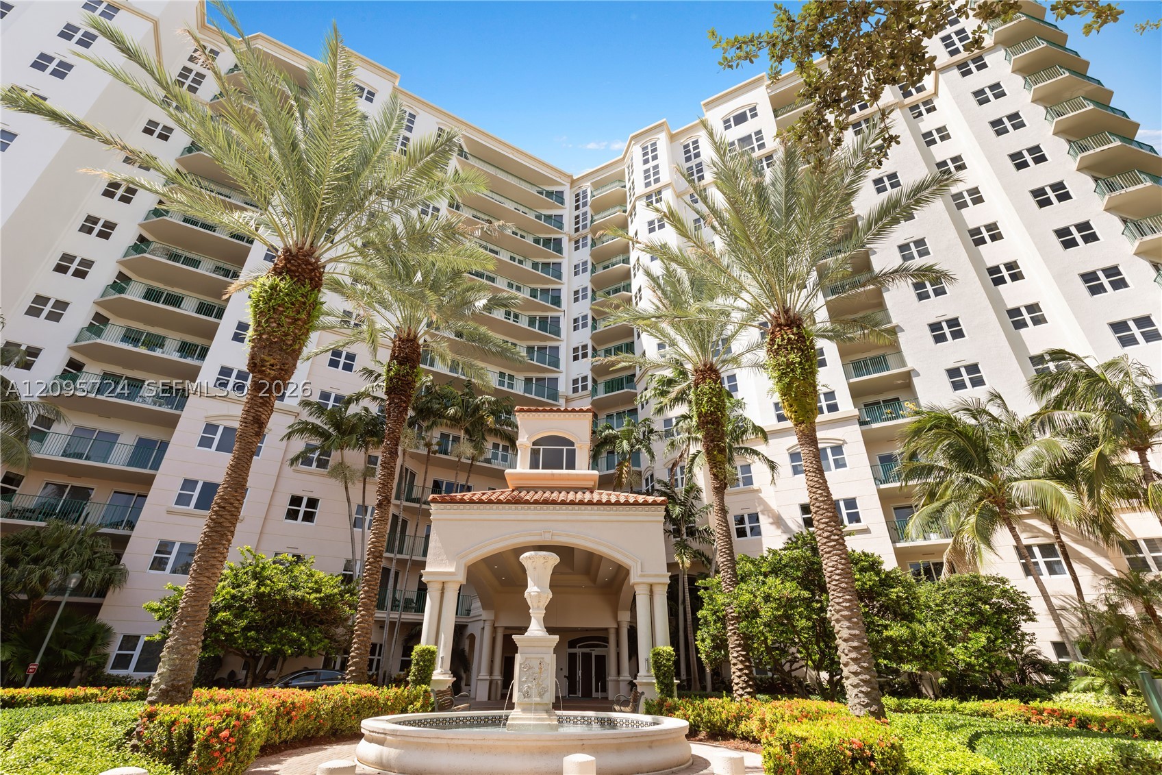 19900 E Country Club Dr 216 — photo